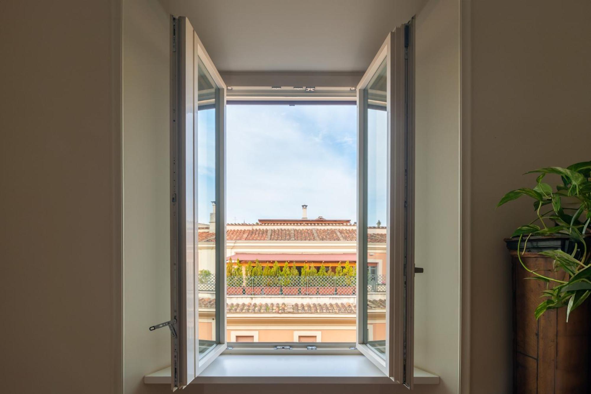 Luxury Boutique In The Center Of Apartment *