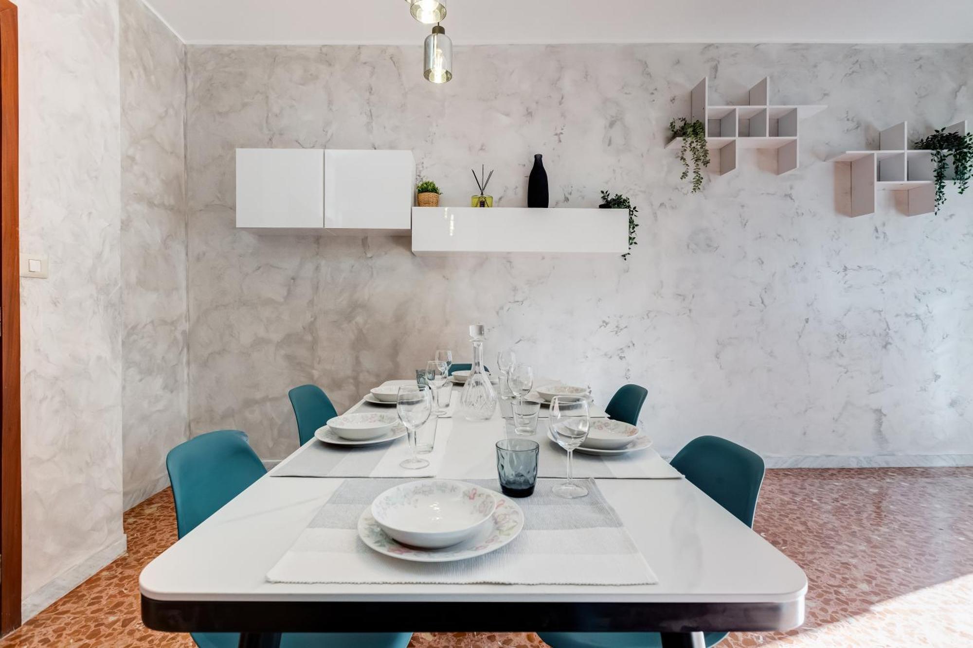 Large With Swimming Pool And Tennis Court Near The Station * Rome