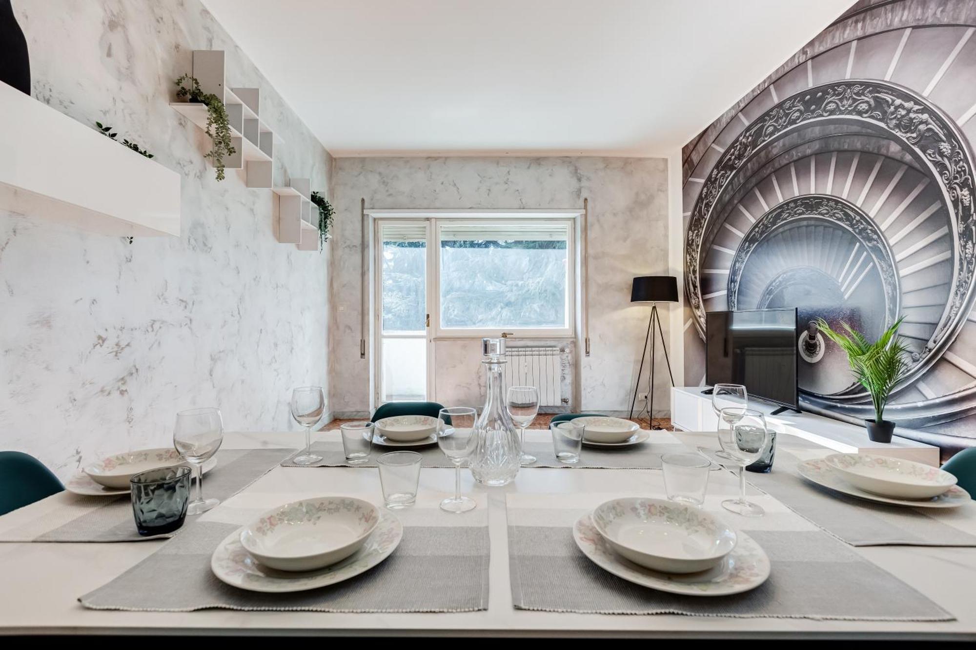 Large With Swimming Pool And Tennis Court Near The Station Rome