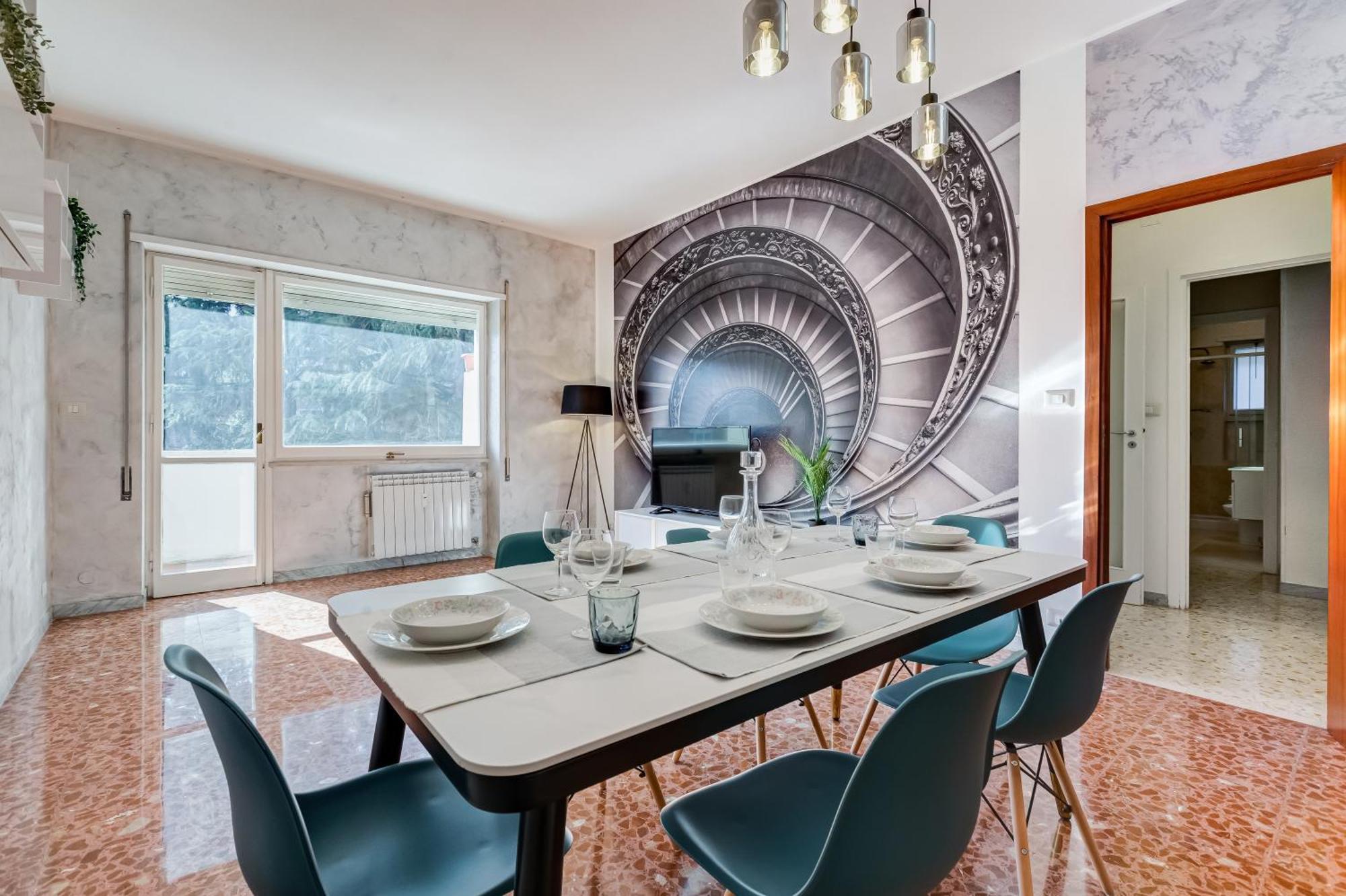 Large With Swimming Pool And Tennis Court Near The Station Rome