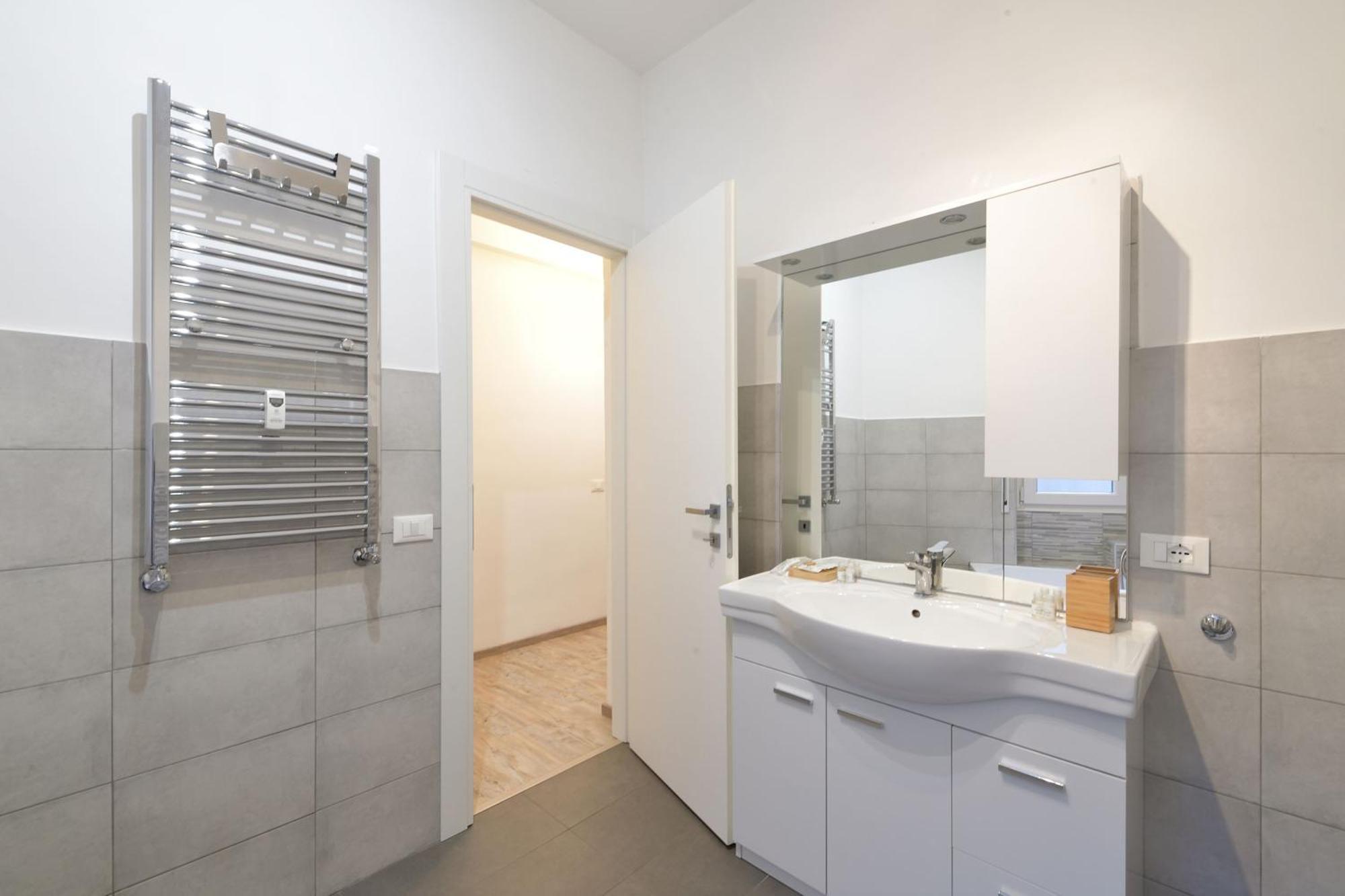 Modern And Cozy + 2bdr + Ostiense * Rome