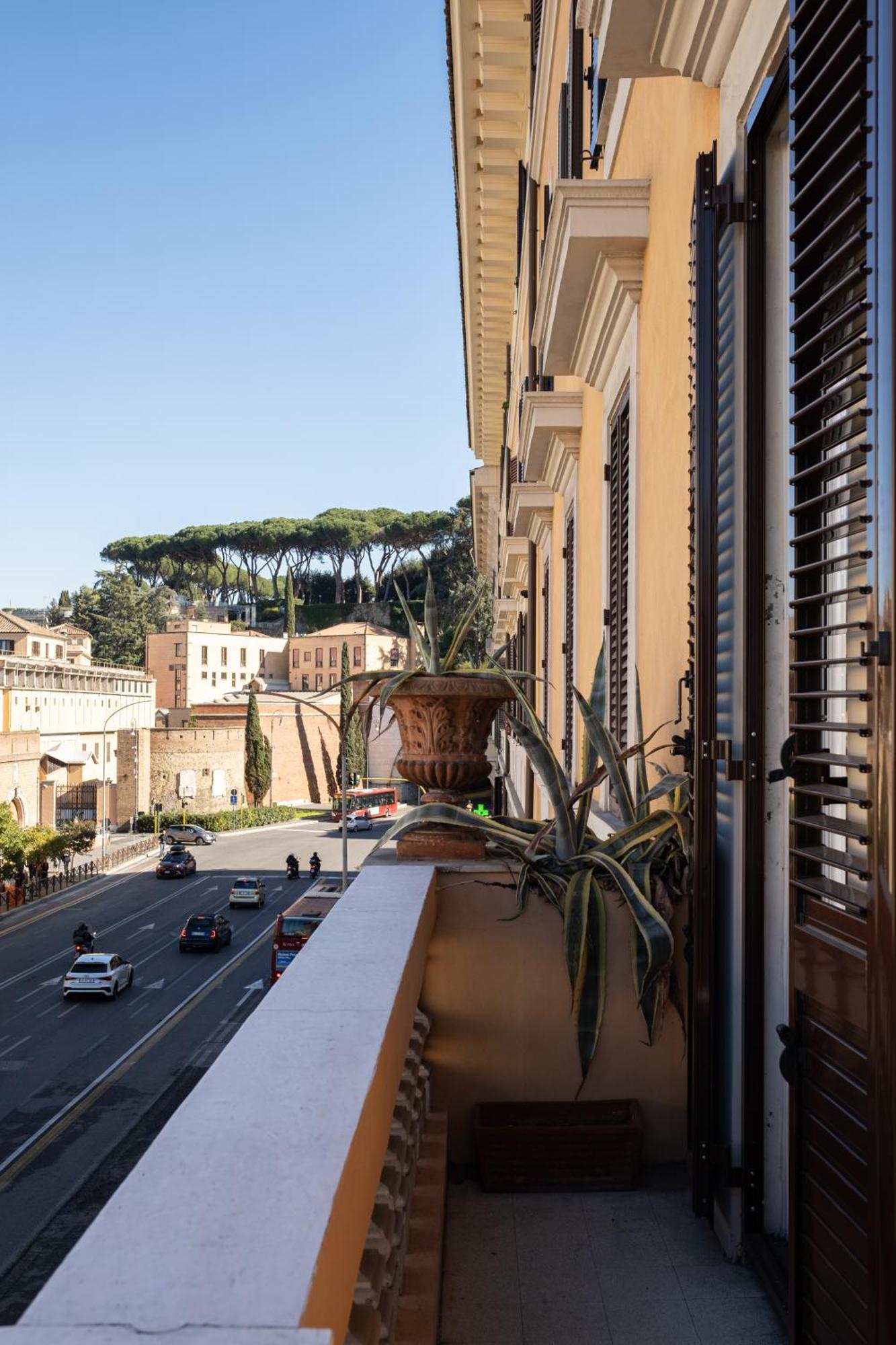 Lunaria Vatican Apartment *
