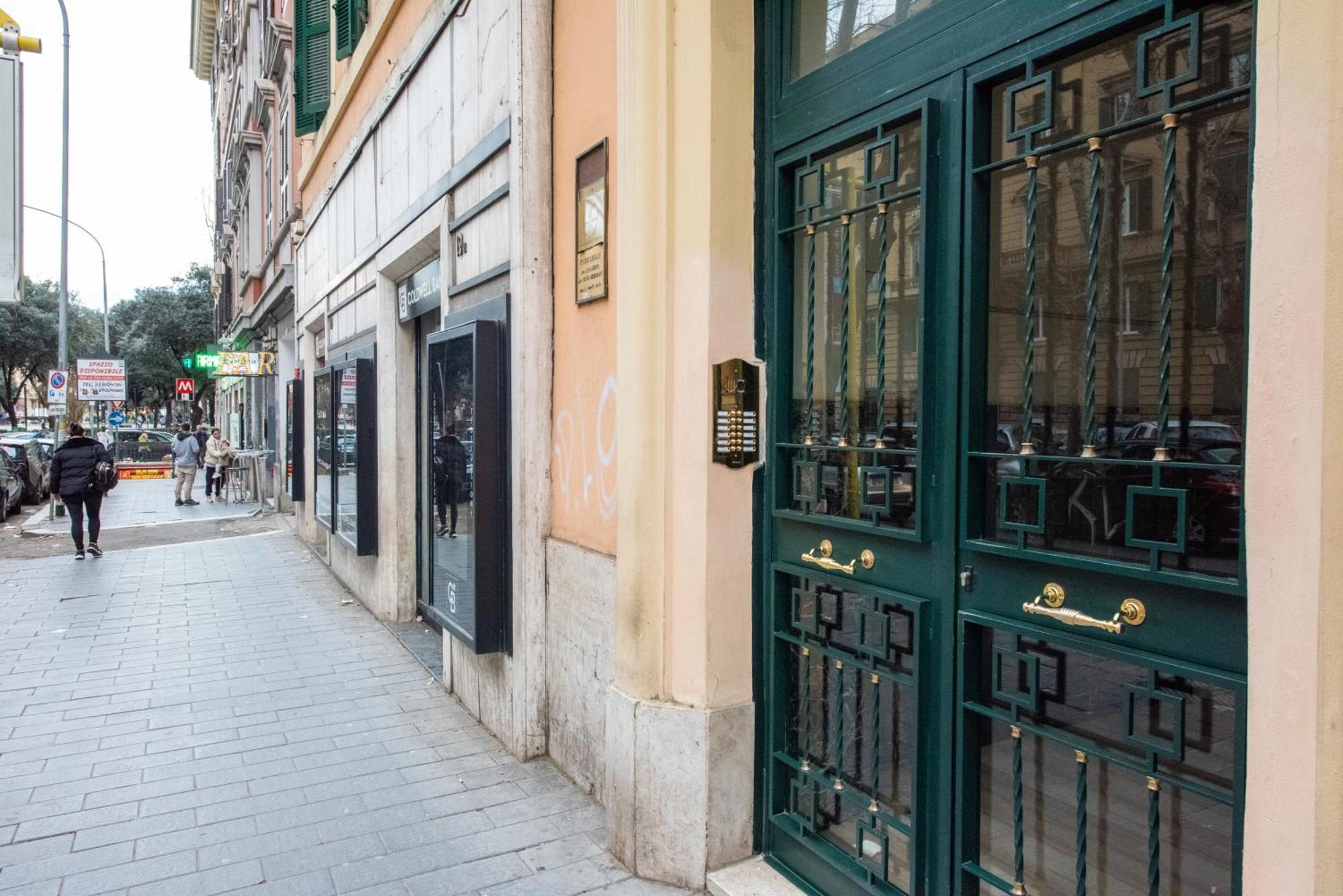 Benny Gold - Domus * Rome