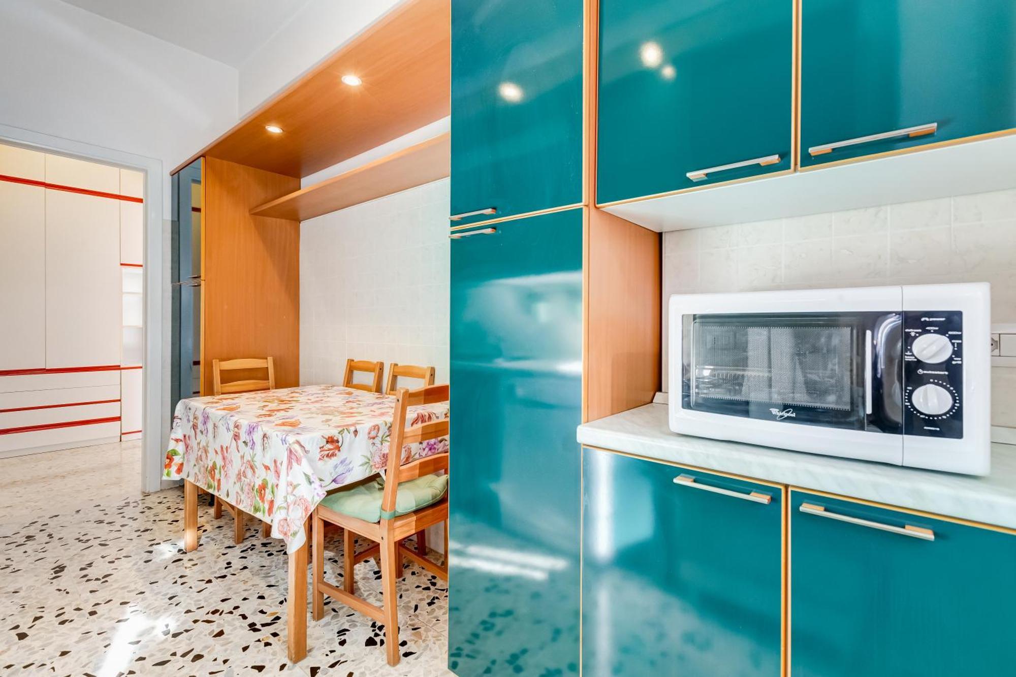 Large With Swimming Pool And Tennis Court Near The Station Apartment *