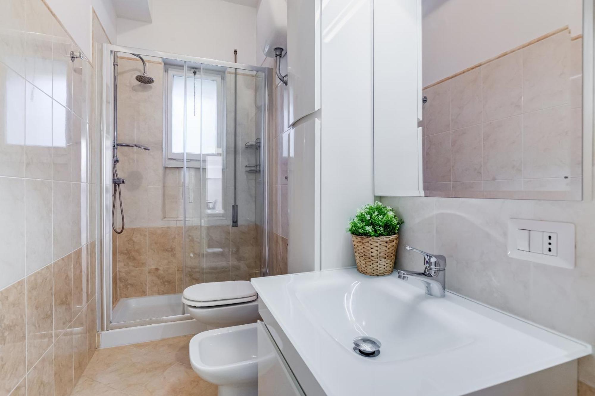 Large With Swimming Pool And Tennis Court Near The Station Apartment *