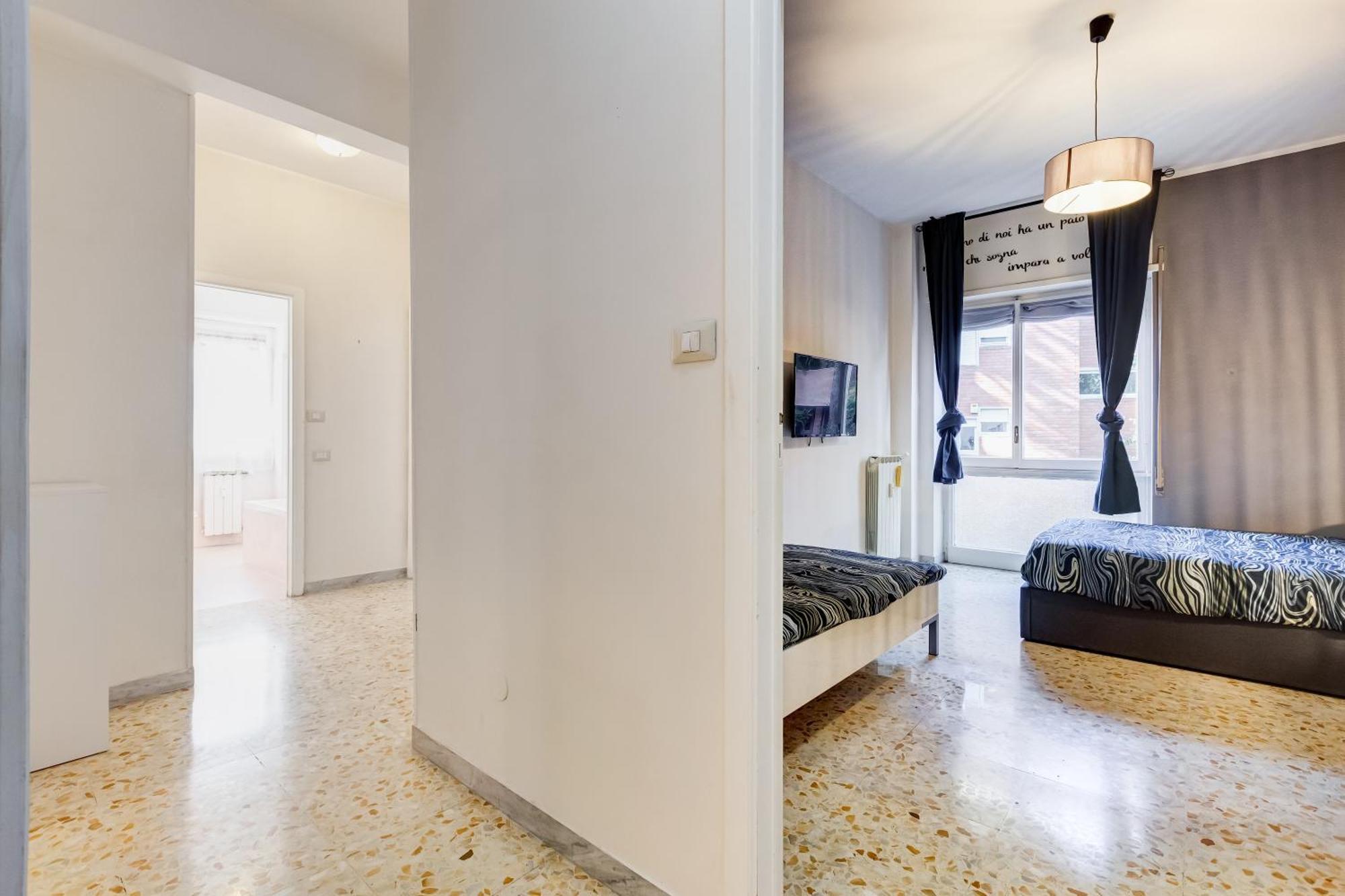 Large With Swimming Pool And Tennis Court Near The Station * Rome