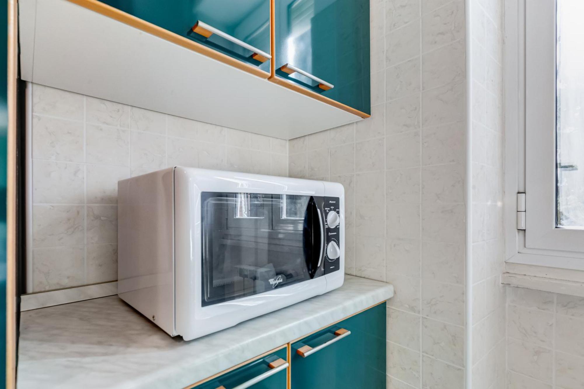 Large With Swimming Pool And Tennis Court Near The Station Apartment
