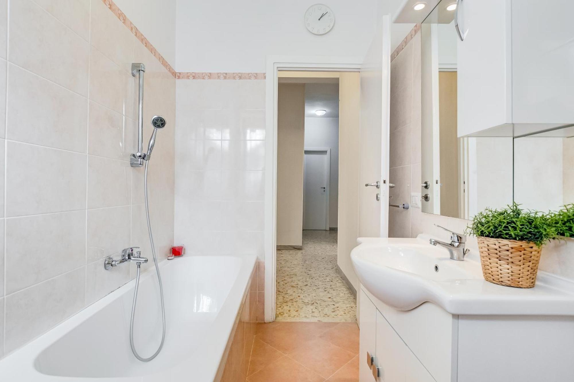 Large With Swimming Pool And Tennis Court Near The Station *