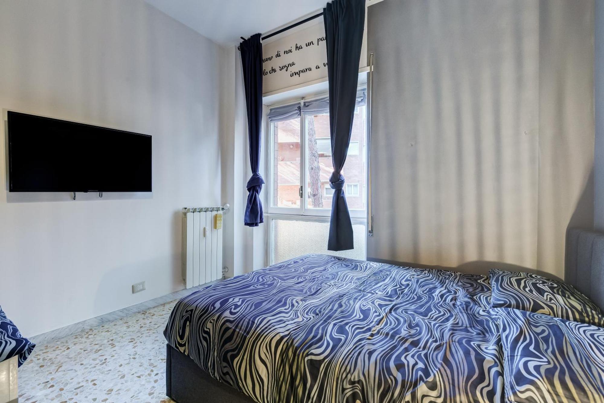 Large With Swimming Pool And Tennis Court Near The Station Apartment *