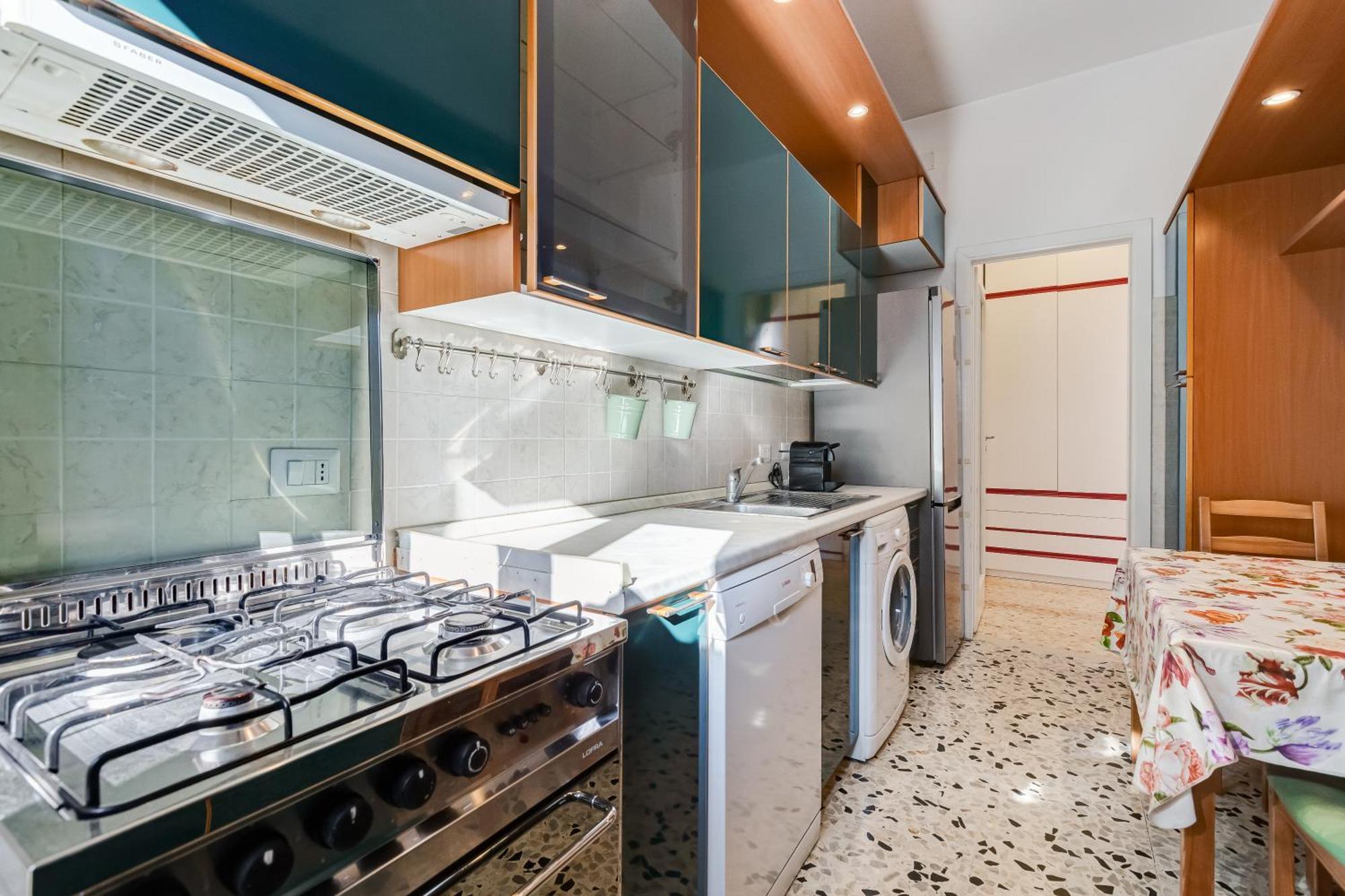 Large With Swimming Pool And Tennis Court Near The Station