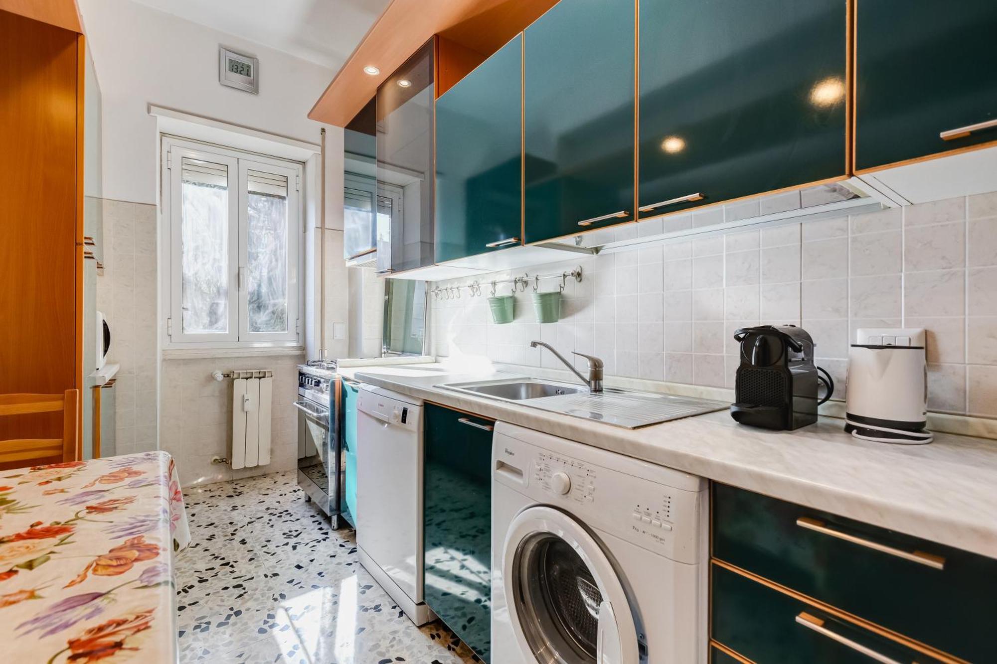 Apartment Large With Swimming Pool And Tennis Court Near The Station Rome