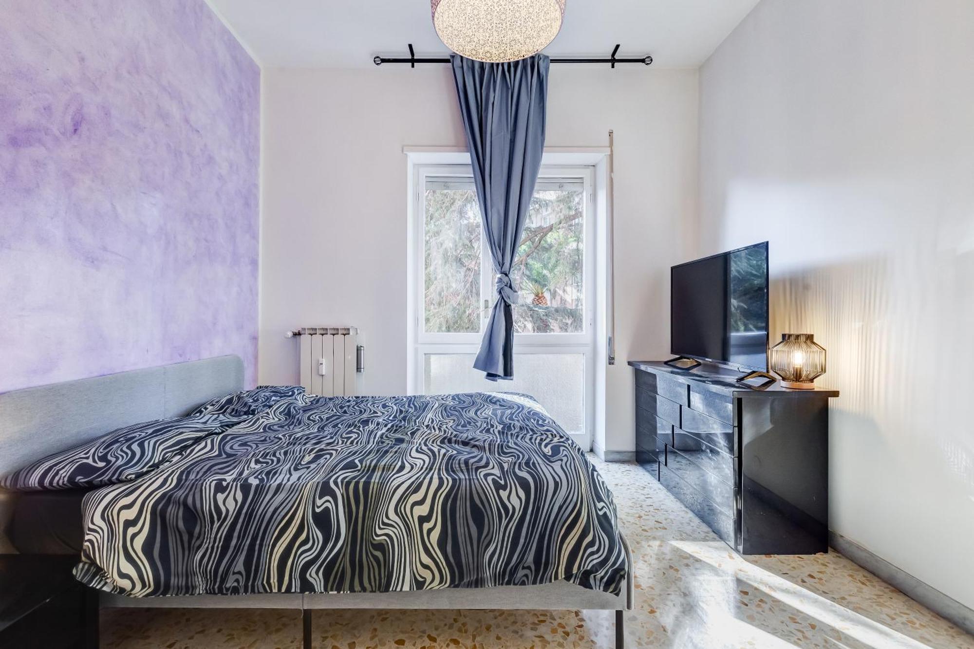 Large With Swimming Pool And Tennis Court Near The Station Apartment Rome