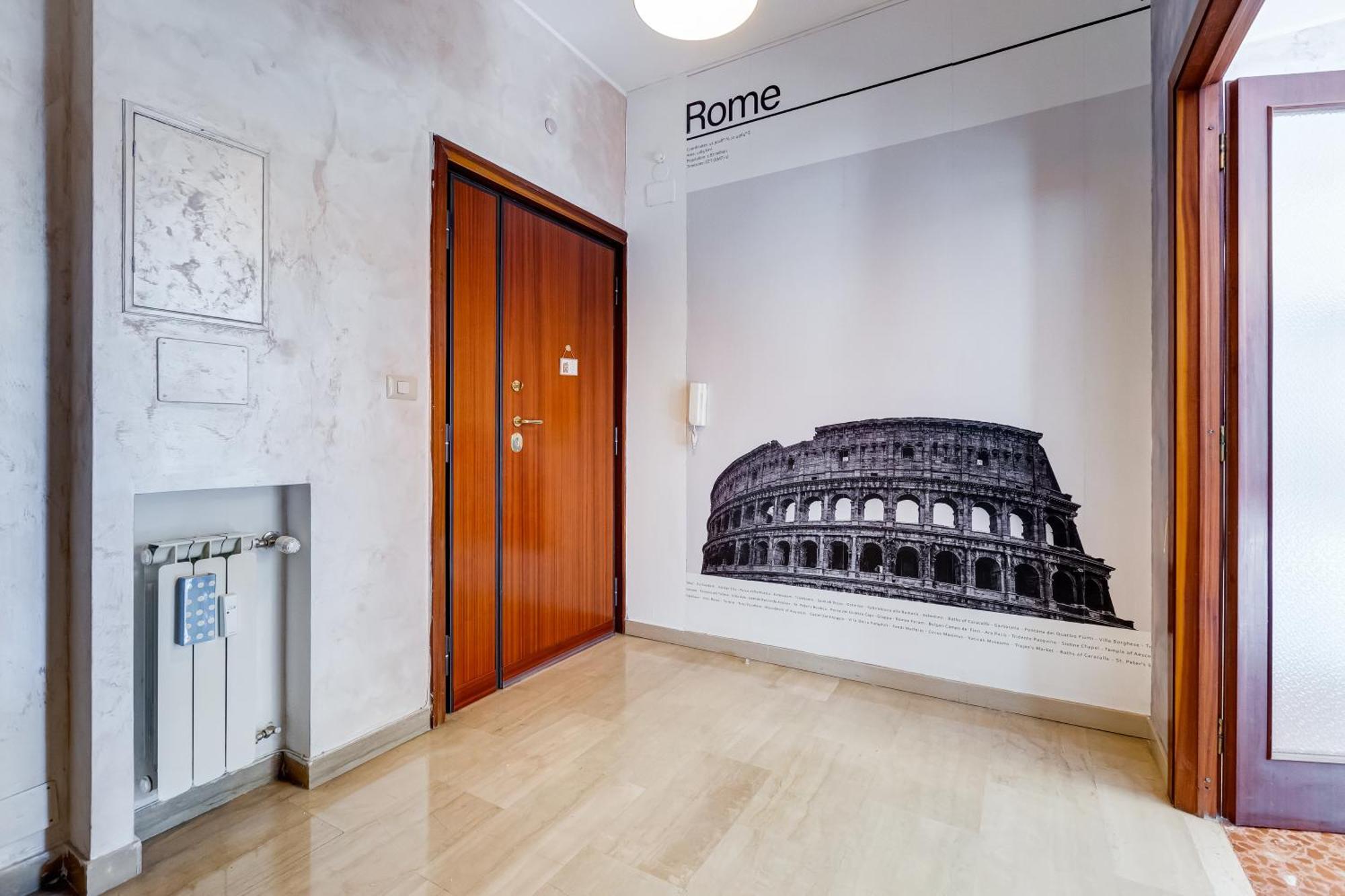 Large With Swimming Pool And Tennis Court Near The Station Rome