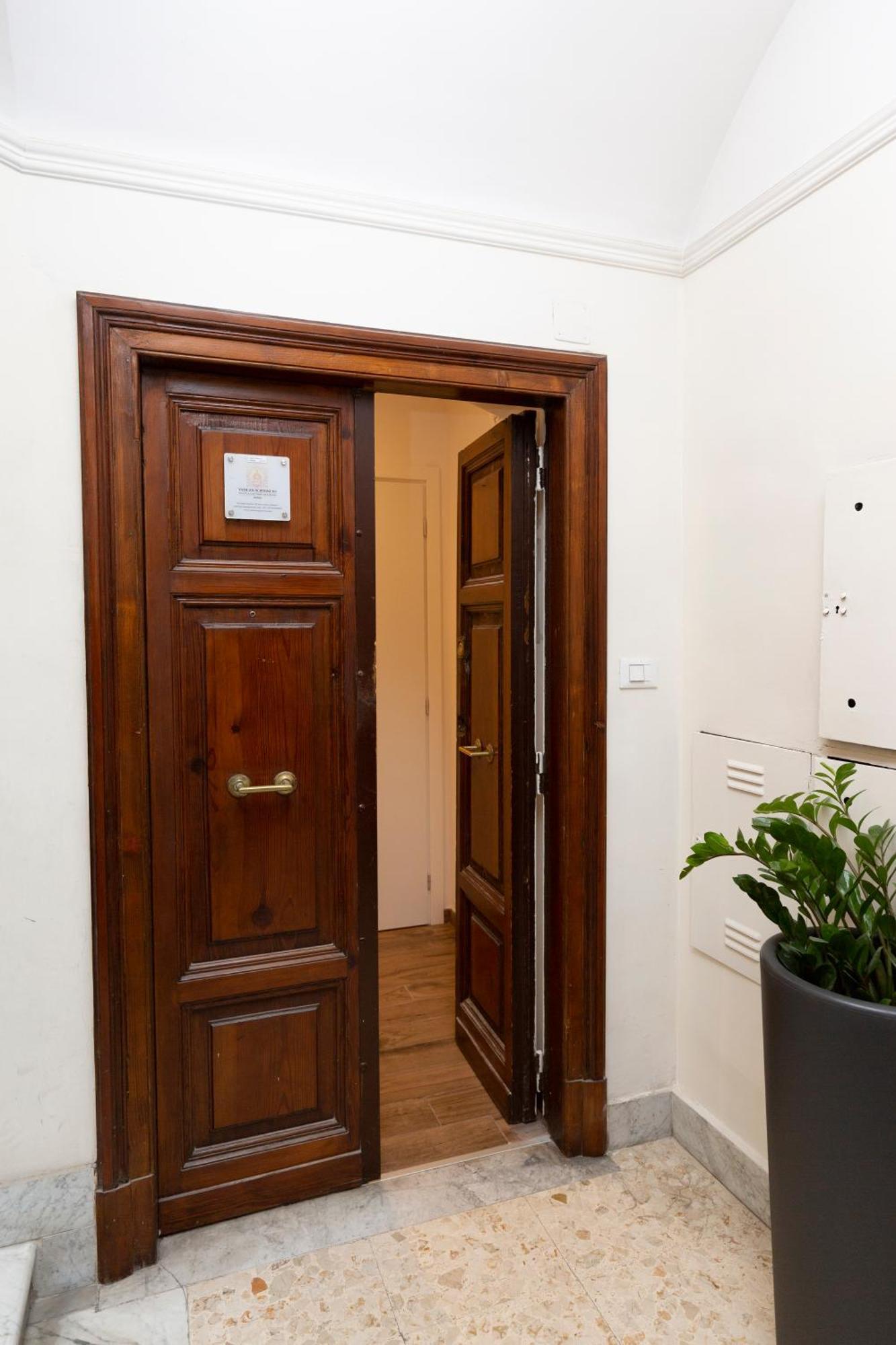 Vatican Scipioni 113 Rome