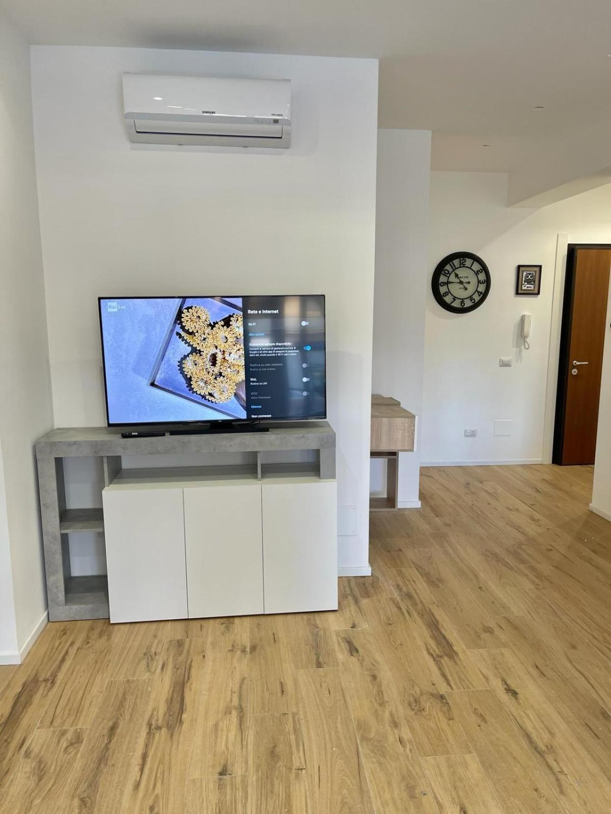 Pm 34 Viale Imperatore Guest House - 50 Mt From Metro San Paolo Appartement