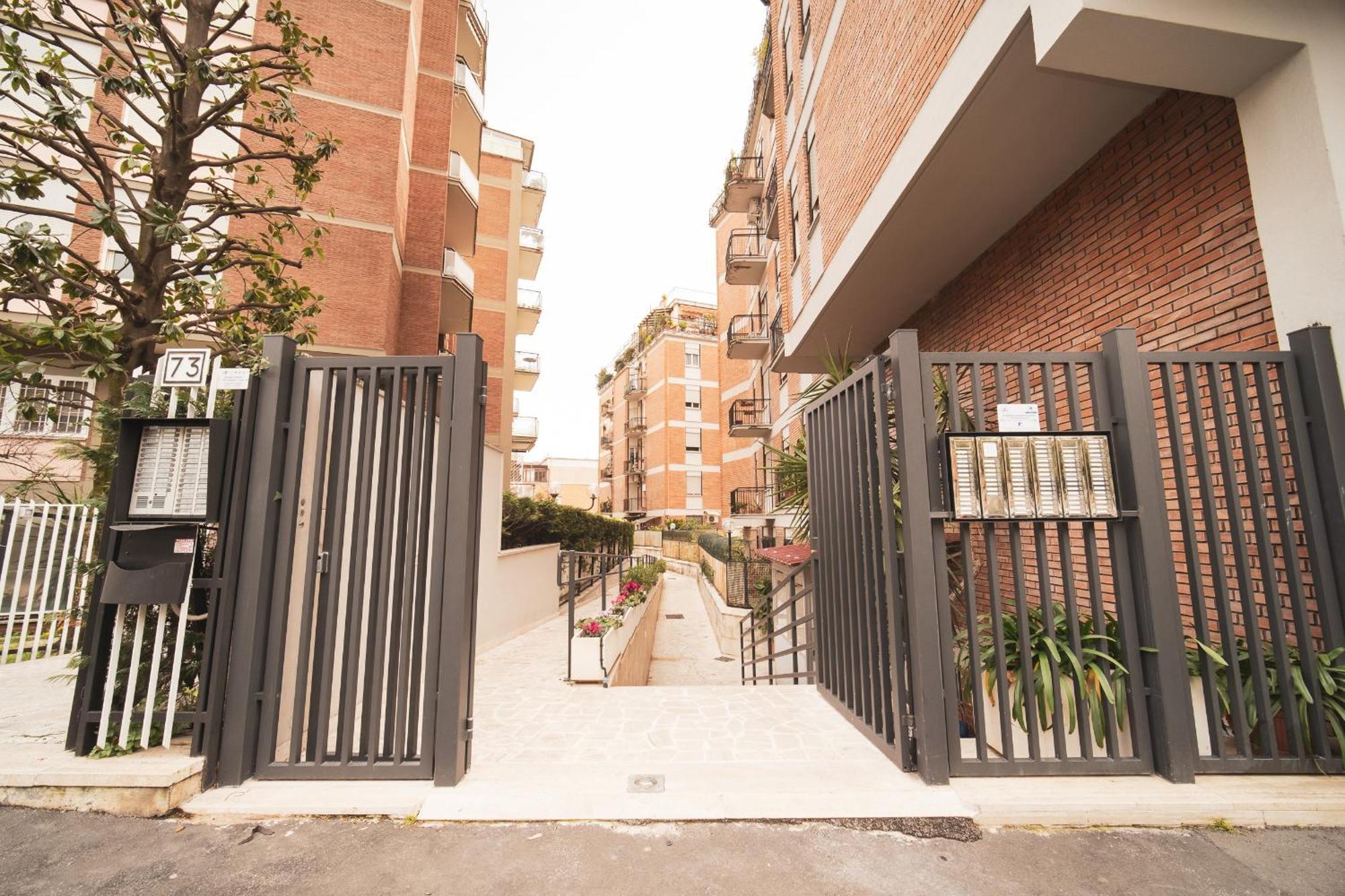 Hill Buddyrent's Apartment