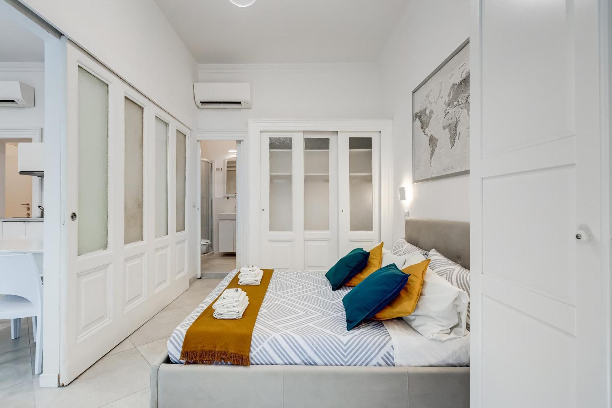 Bdc Alpha & Omega In Monti District With 2bath *