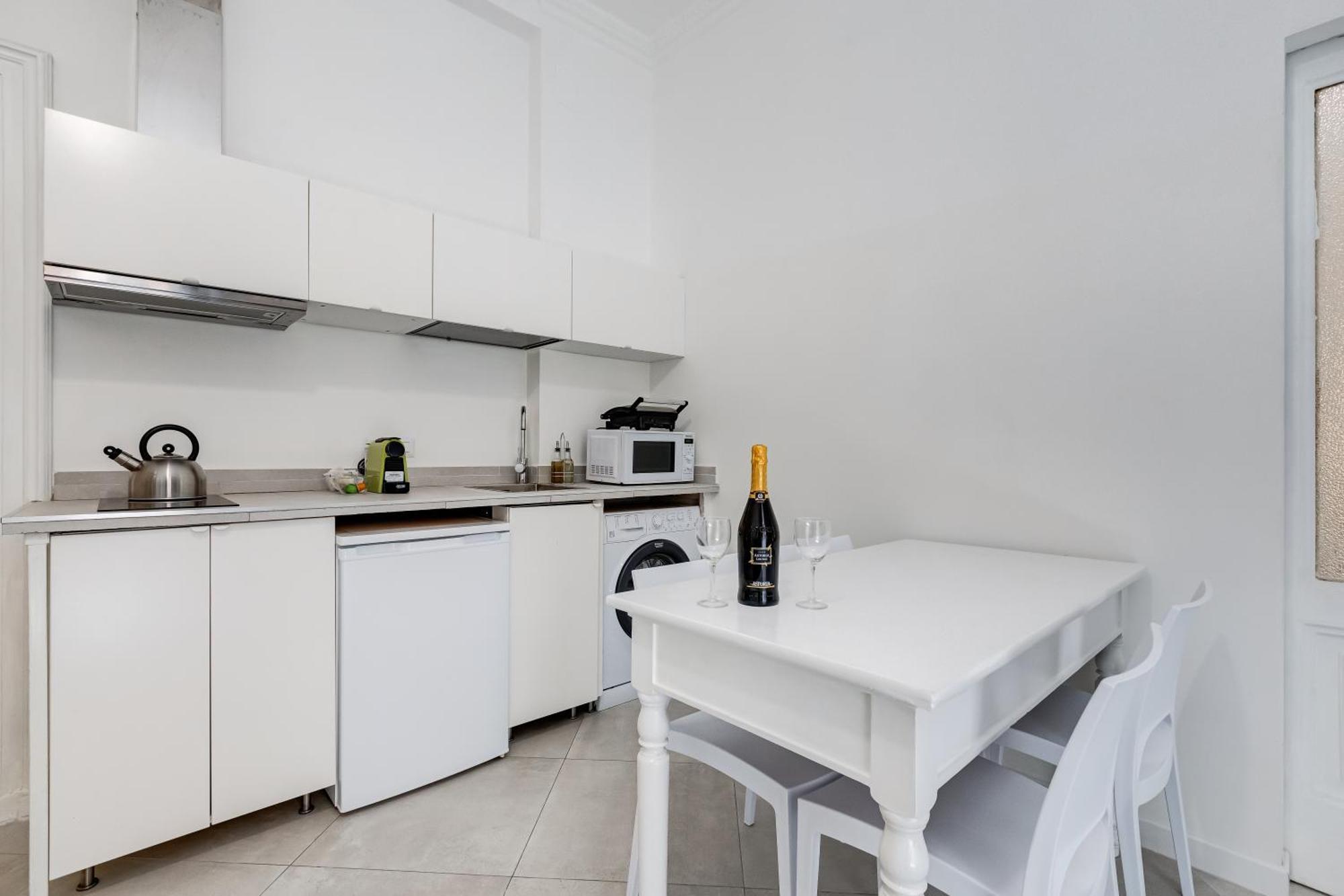 Bdc Alpha & Omega In Monti District With 2bath * Roma
