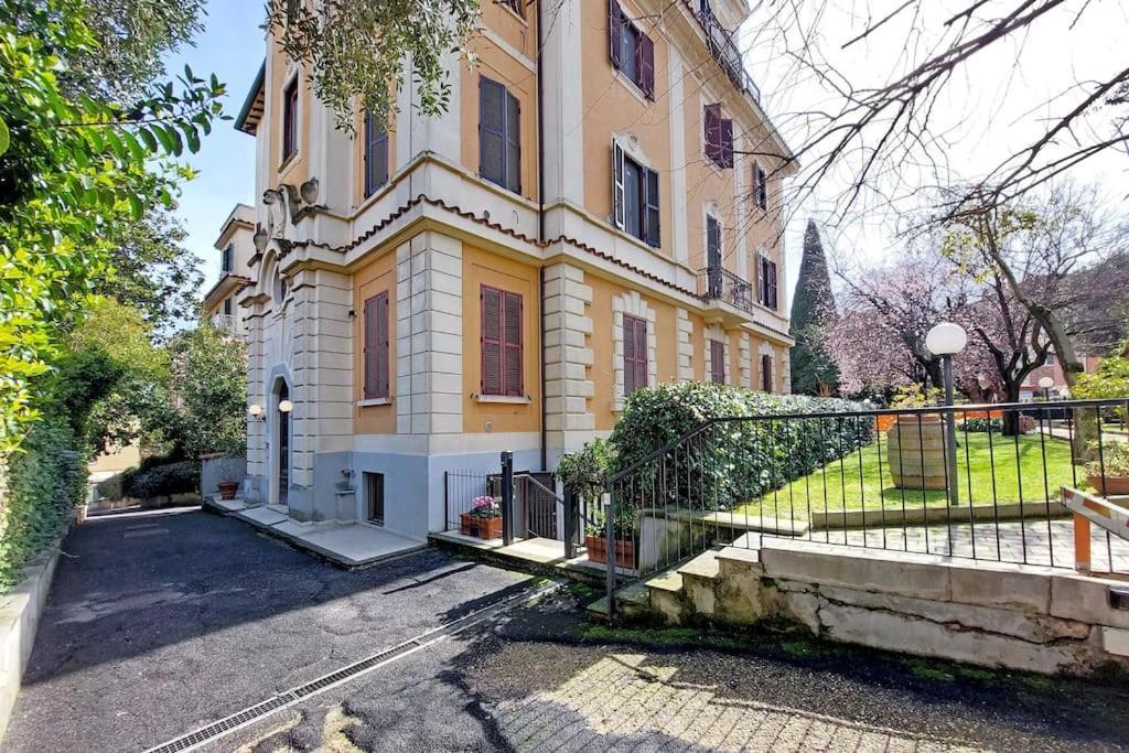Vatican With Parking Apartment