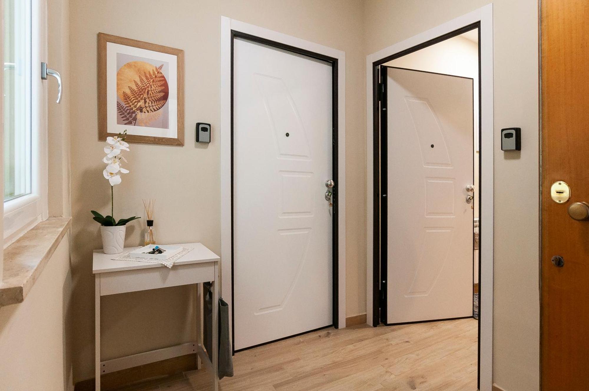 Elegant Comfy Three-rooms In Eur With Parking * Rome