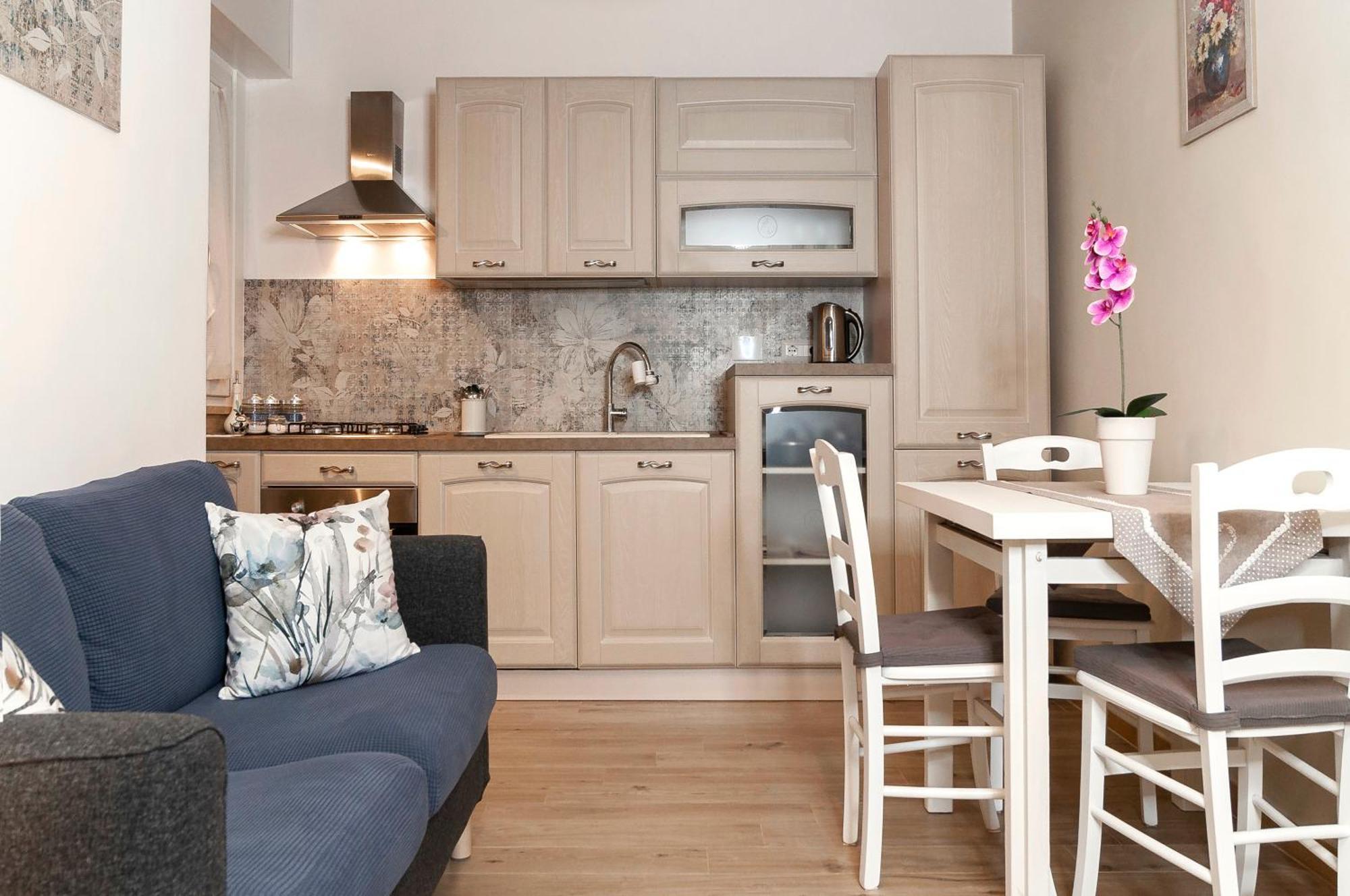 Elegant Comfy Three-rooms In Eur With Parking Apartment