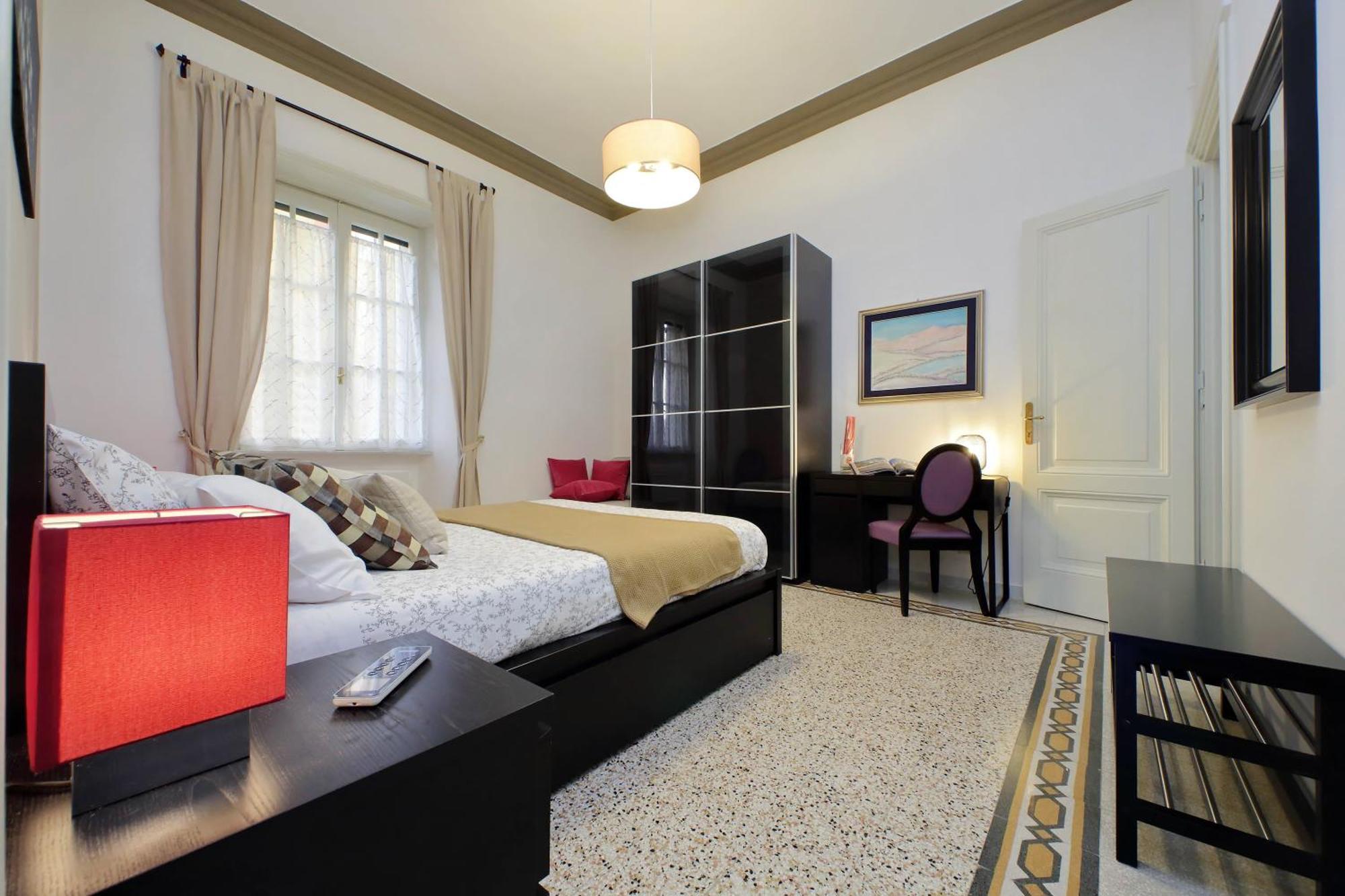 Casa Giuliana -3br 2bath Flat, 116 M2 On One Level, 2nd Floor With Lift, High Comfort, Quite, Chic, Doorman, 600 Meters From Vatican Museums And Ottaviano Metro, Plenty Of District Facilities, Welcome Drinks & Local Guide, 24 Hour 4 Language Su Apartment *