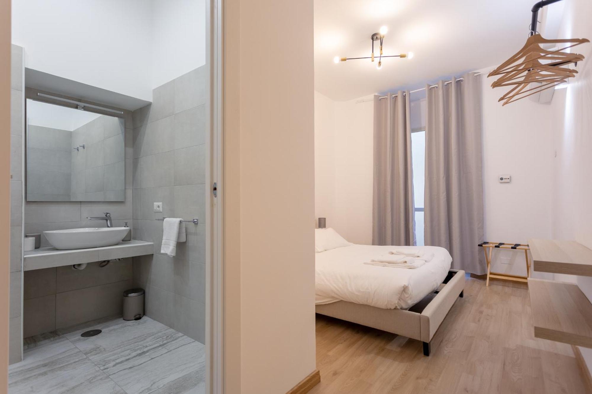 5 Bdrms Appartement *