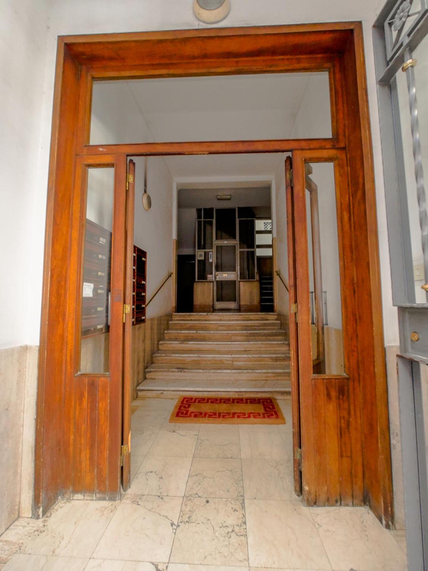 Appartamento Chic Modern 2-bedroom Near Metro Roma