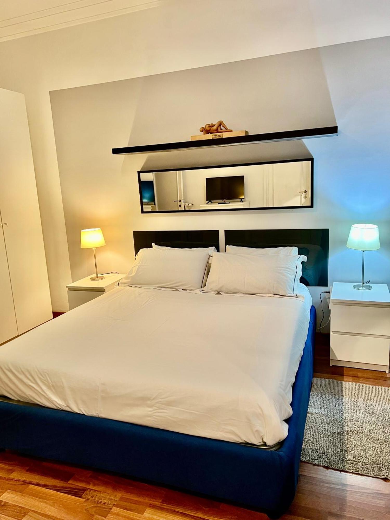 Lovely Art 2 Bedroom Flat Next To Metro Station Lodi * Rome