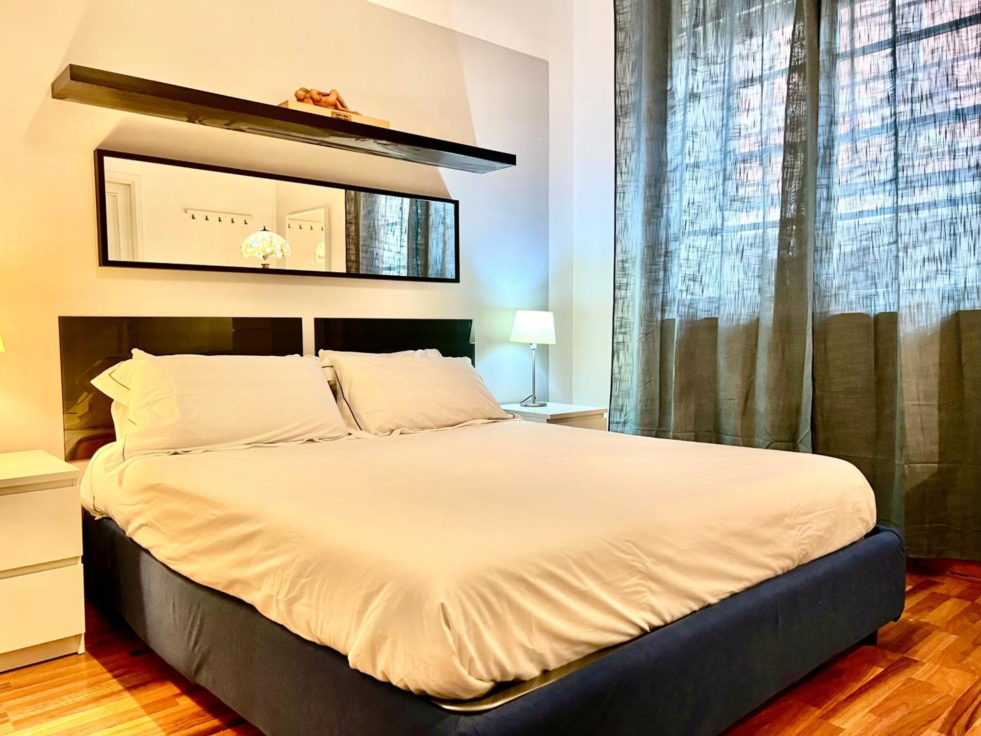 Lovely Art 2 Bedroom Flat Next To Metro Station Lodi Rome