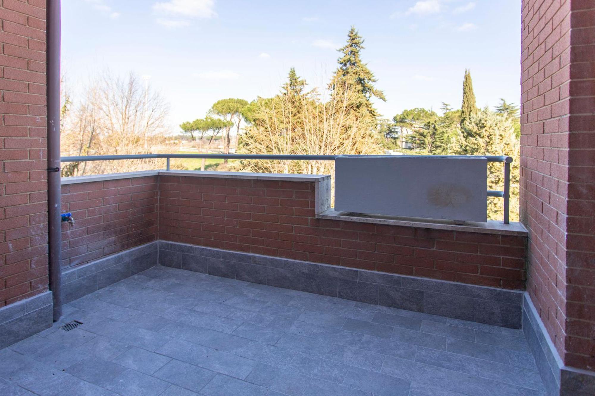 Emilia - Elegant And Modern Rome