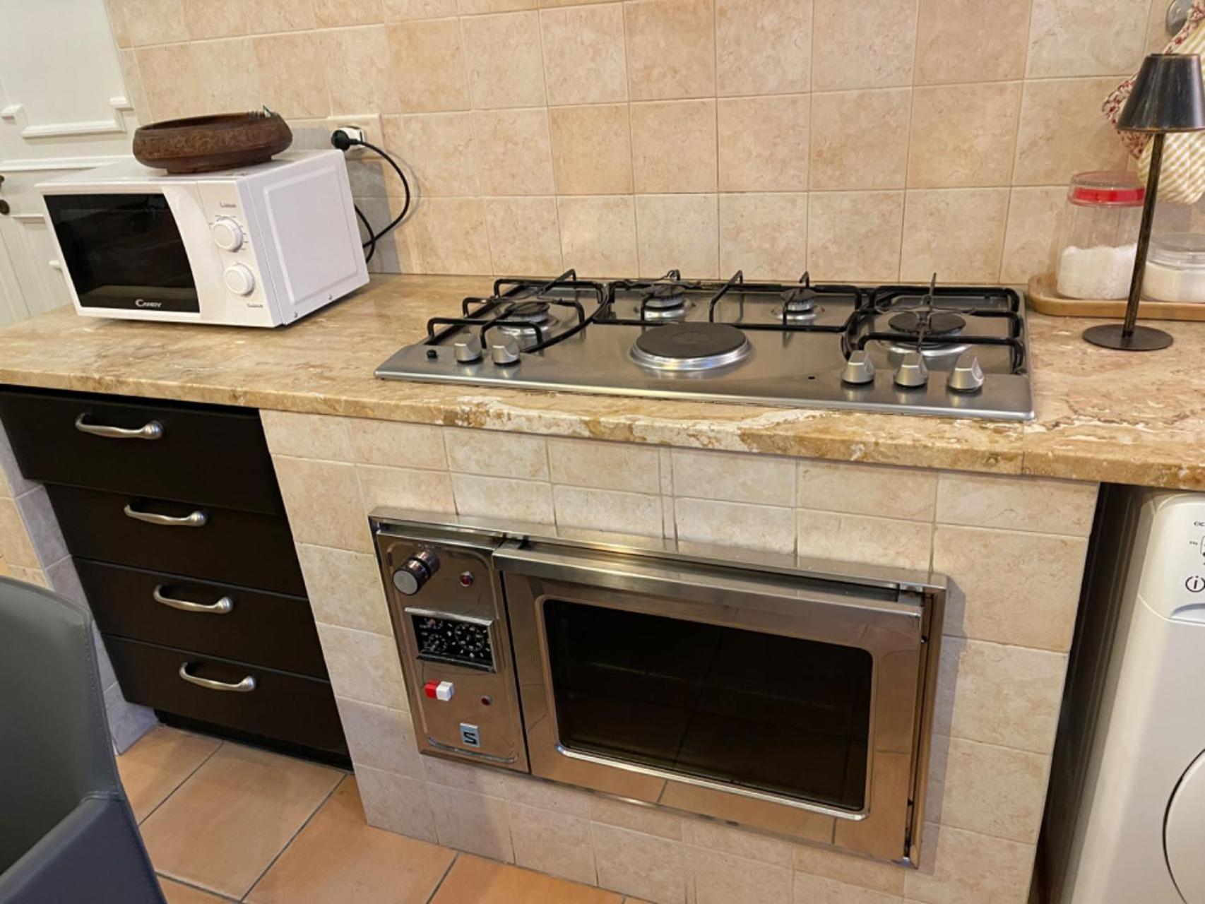 Delightful Stylish House With Private Garden Close To Downtown Casa de férias