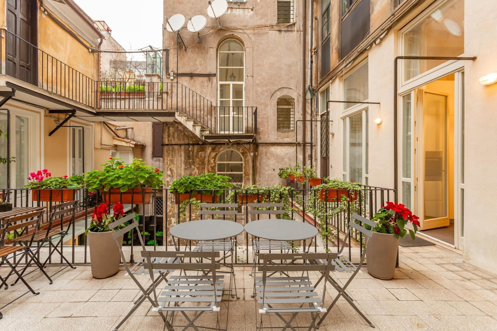 Spanish Steps Deluxe