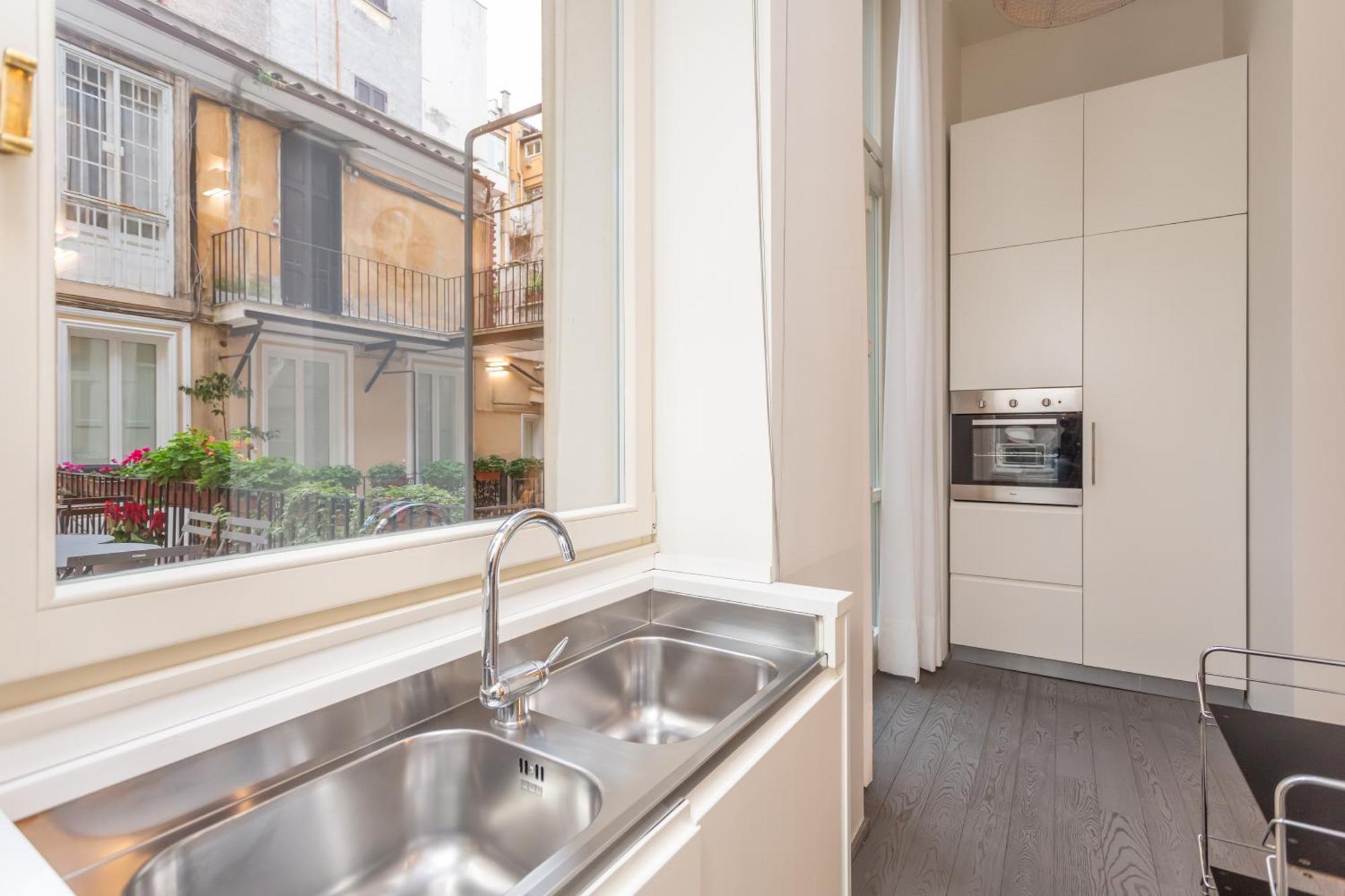 Spanish Steps Deluxe Apartment