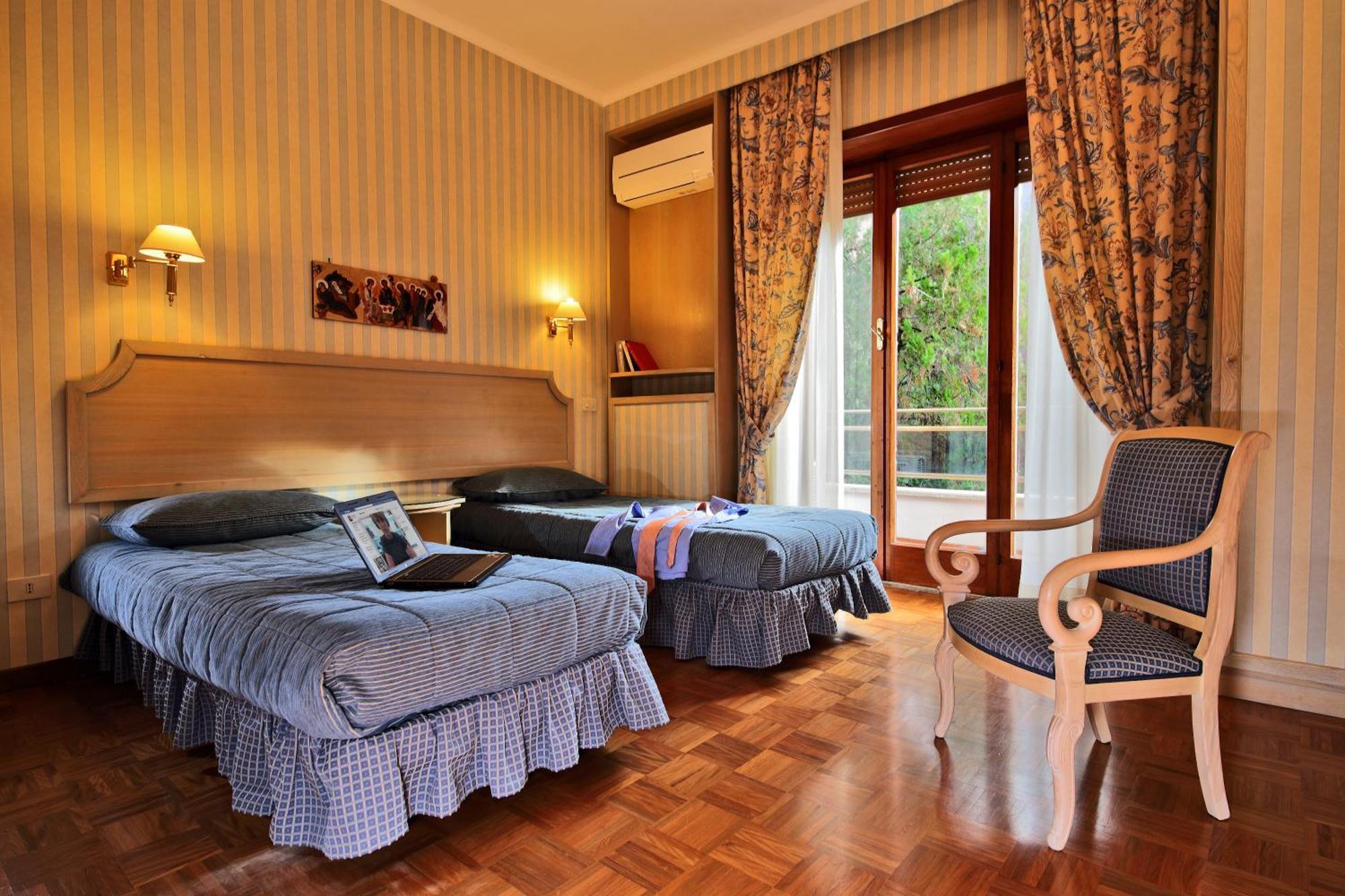 Apartment Large Family E8 Rome