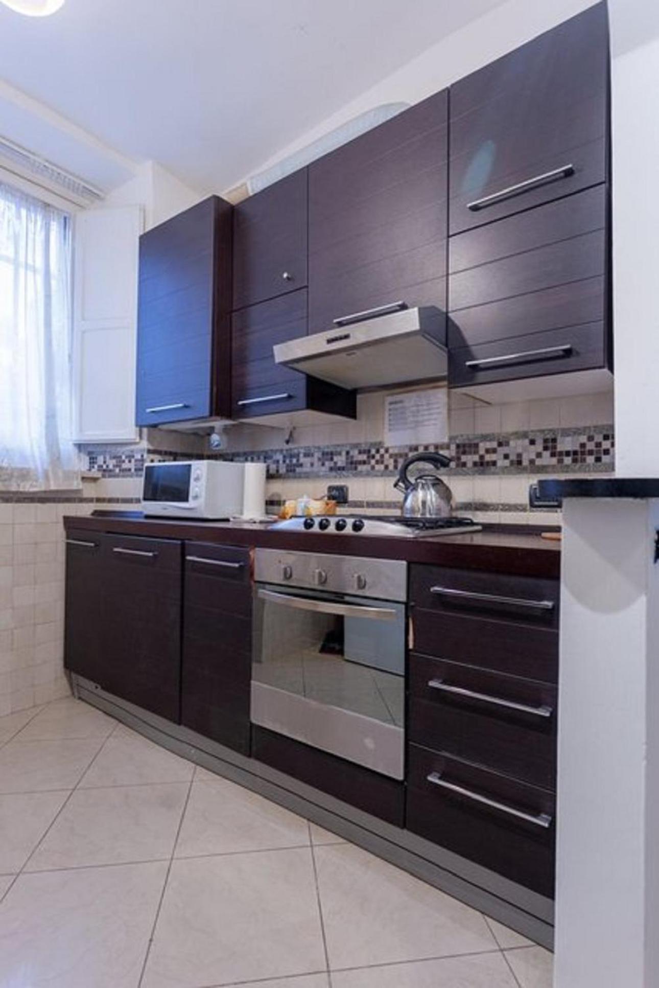 25 Apartment *