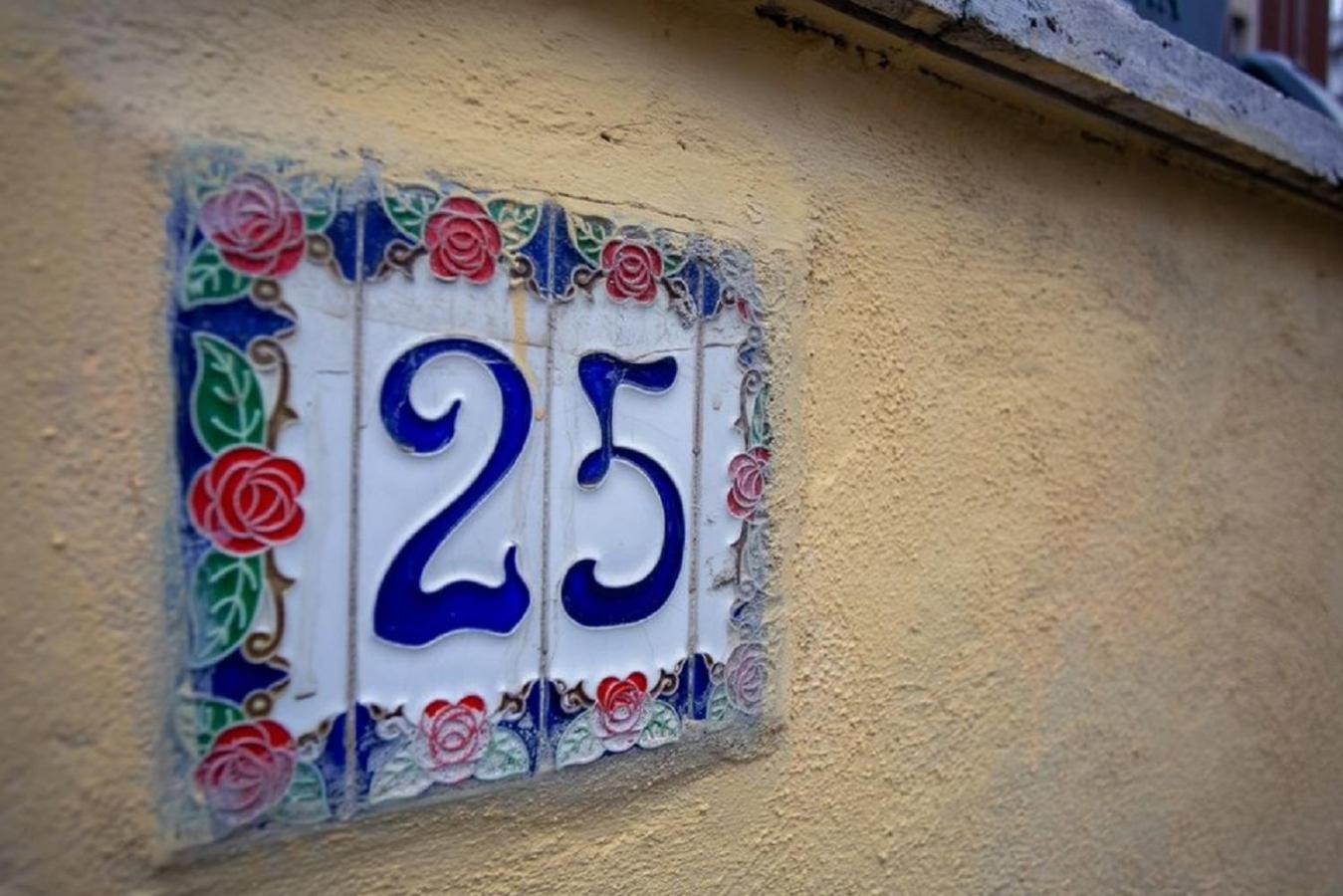 Apartment 25