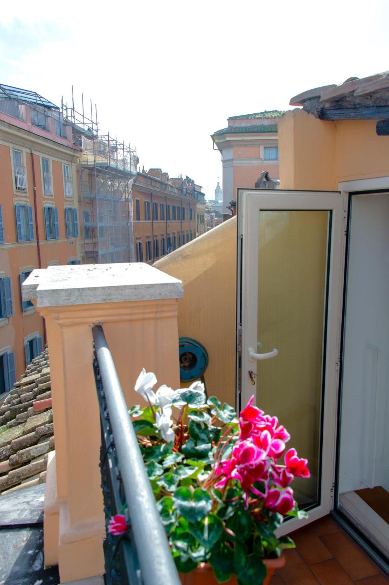Apartment Saint Louis Penthouse, Cozy Little Next To Pantheon Rome