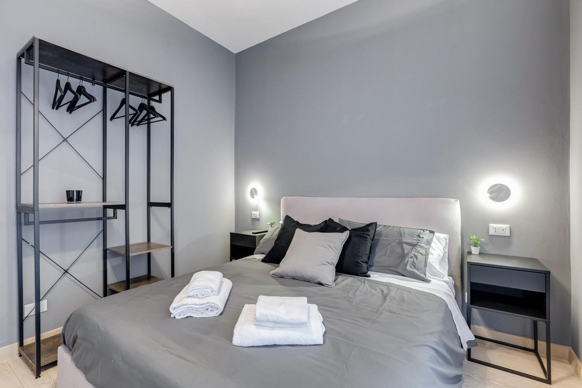 Classy 2-bdr In Termini District Apartment *