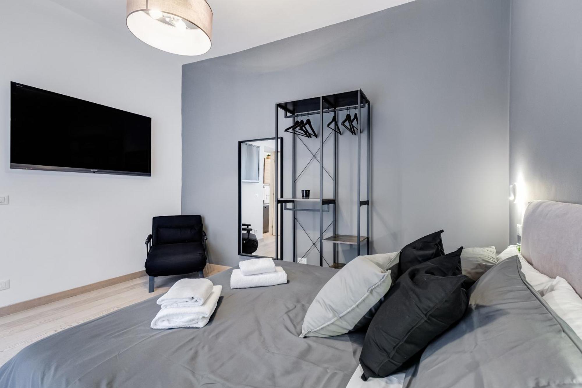 Classy 2-bdr In Termini District Apartment Rome