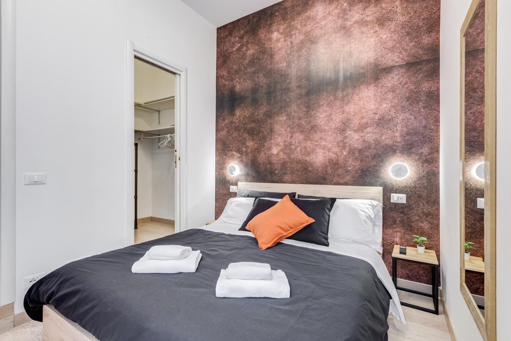 Classy 2-bdr In Termini District