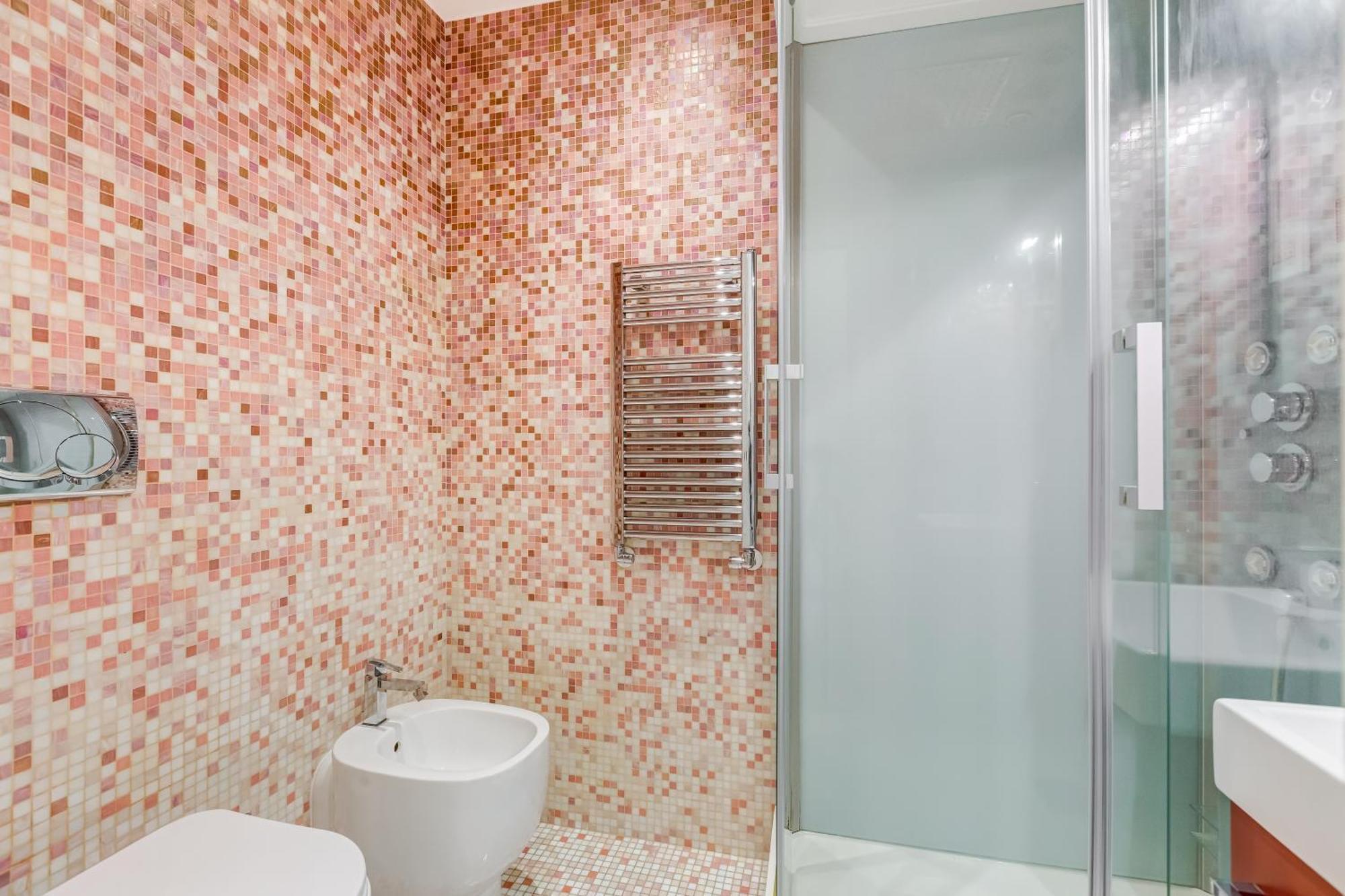 Classy 2-bdr In Termini District