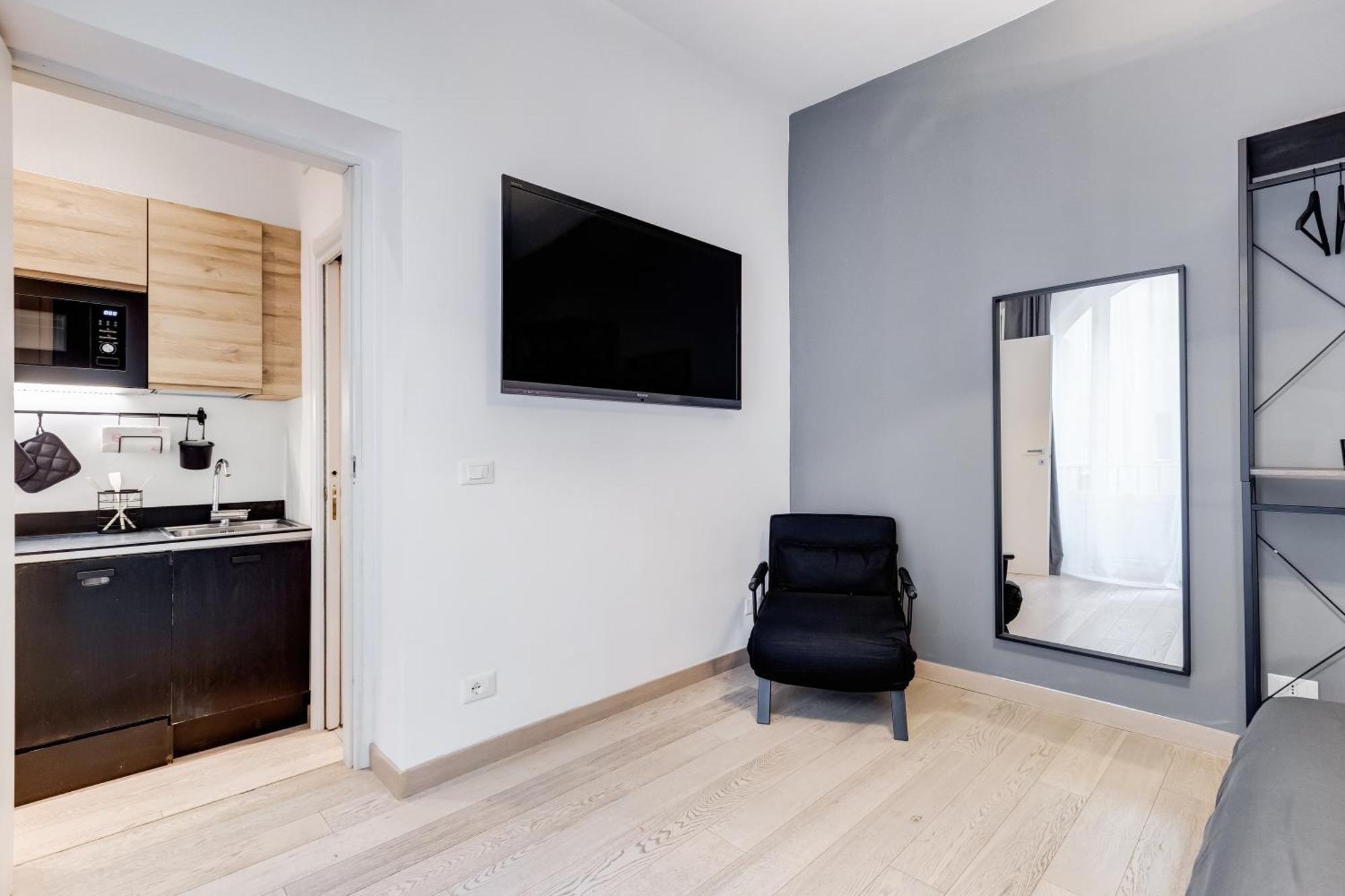 Classy 2-bdr In Termini District Apartment Rome