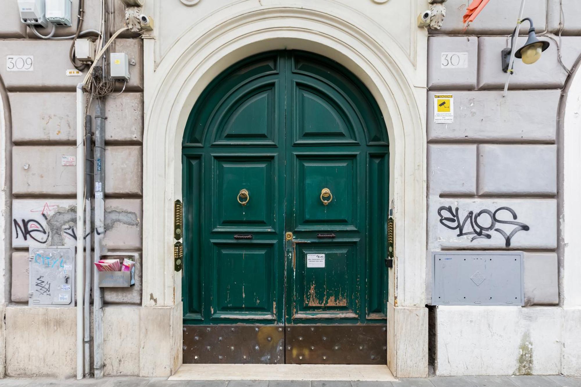 Apartment Classy 2-bdr In Termini District *