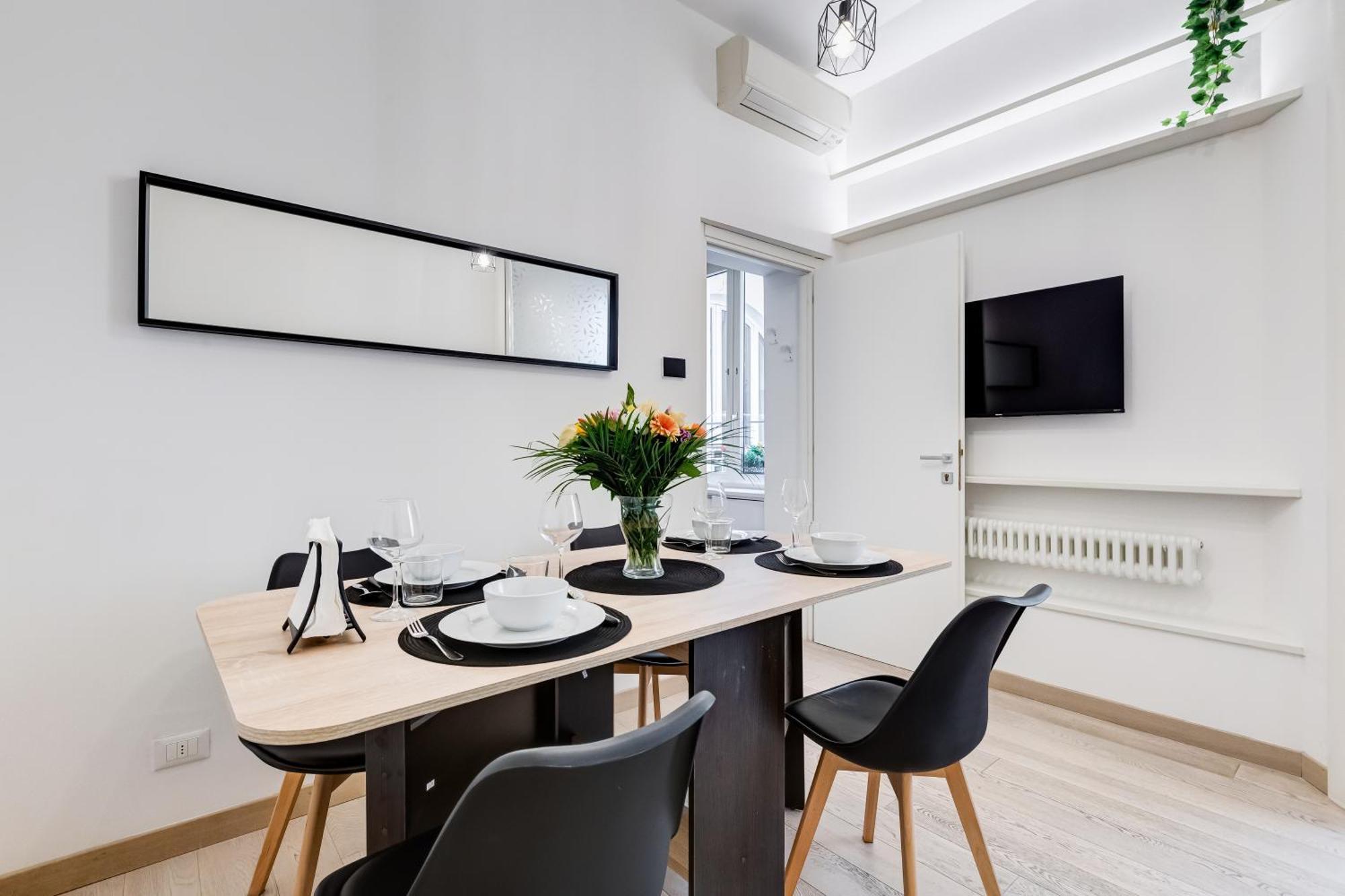 Classy 2-bdr In Termini District