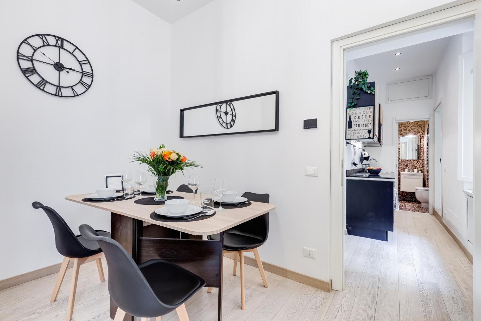 Classy 2-bdr In Termini District Rome