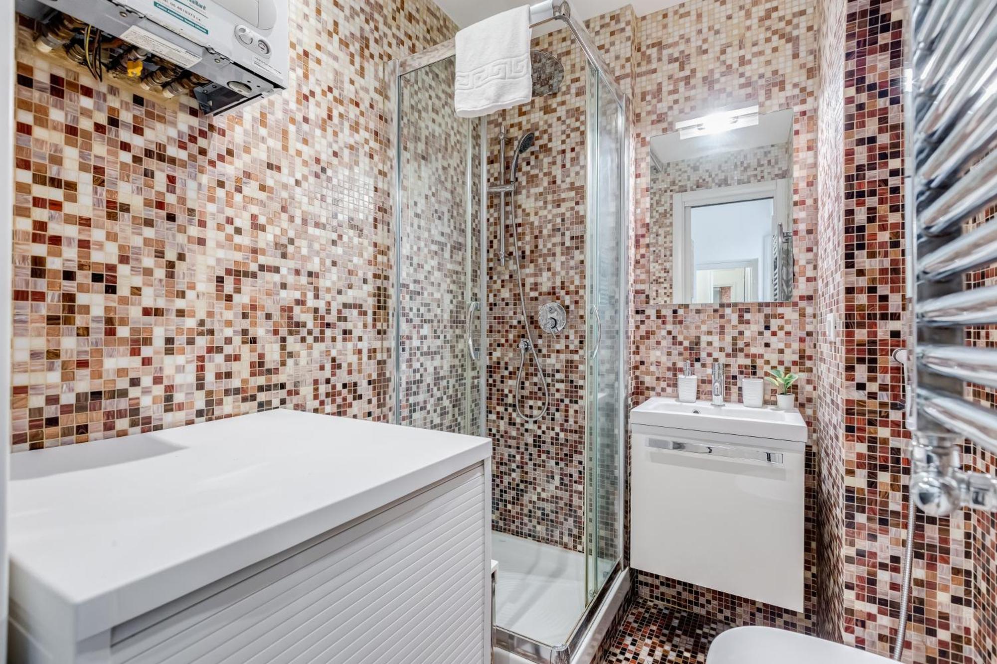 Classy 2-bdr In Termini District