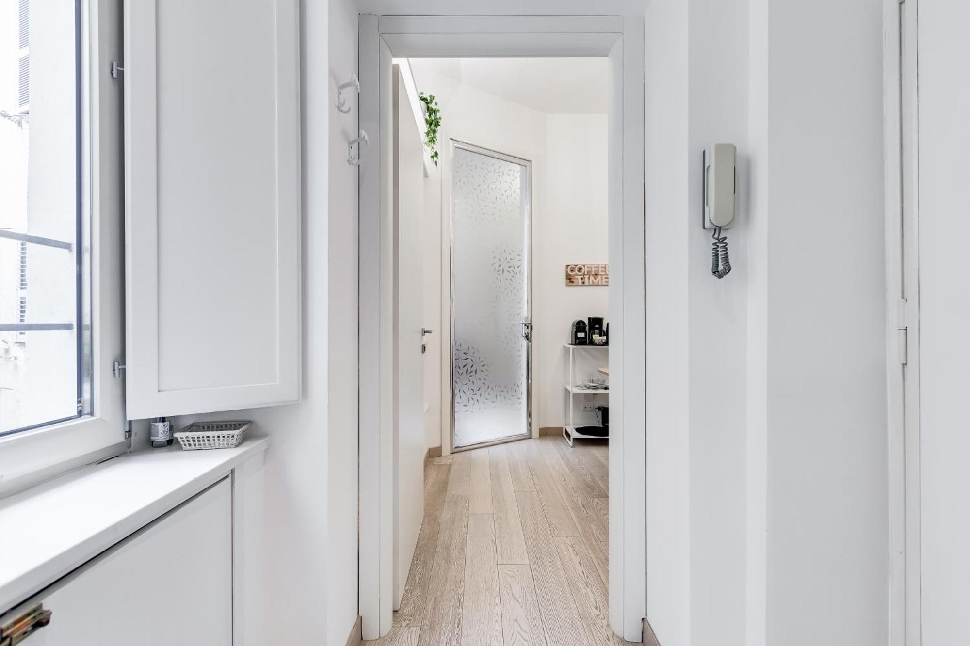 Classy 2-bdr In Termini District Apartment *
