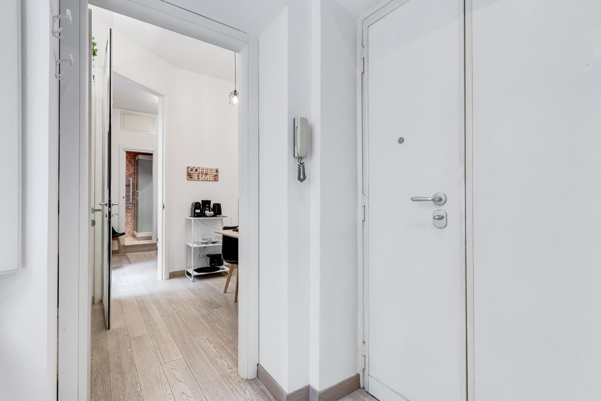 Classy 2-bdr In Termini District *