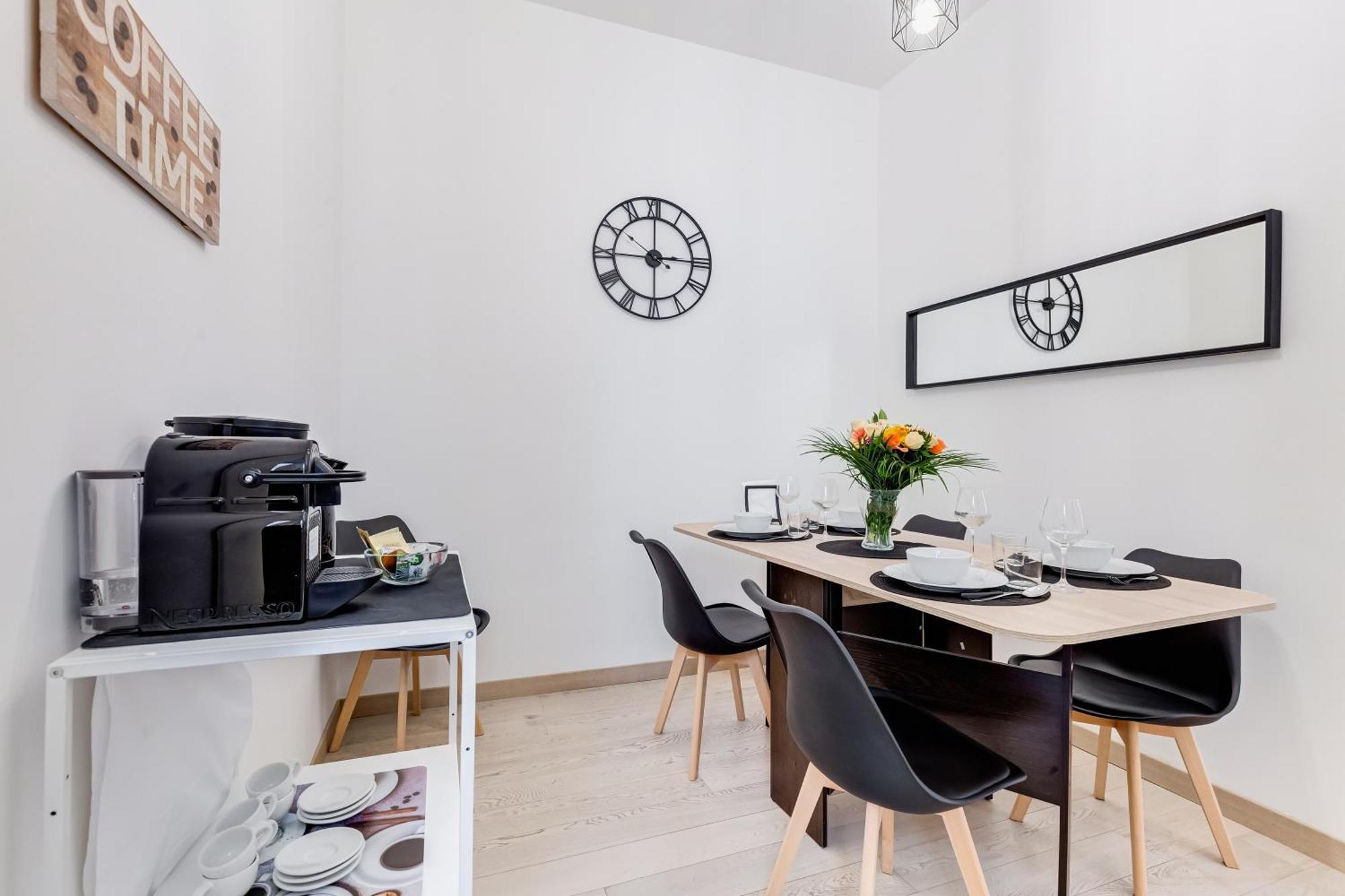 Classy 2-bdr In Termini District Apartment Rome